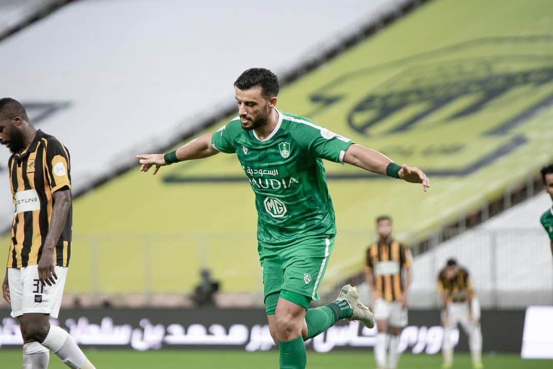 オマル・アッ＝ソーマのインスタグラム：「الديربي اهلاوي... الحمد لله على توفيقه 💚」
