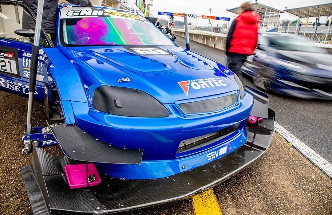 のインスタグラム：「_ GNR RISE UP Honda K24-Swapped EK9 CIVIC _ _ Shot on Feb-22 2020  "Attack TSUKUBA ( @tuningcartimeattack )" at Tsukuba Circuit (Ibaragi, Japan) _ car: Technical garage GNR / Garage RISE UP photo: @mistbahn _ JP) 2020年02月22日、筑波サーキットで開催されたAttack筑波で撮影 _ _ #tuningcartimeattack #attacktsukuba #attack筑波 #tsukubacircuit #筑波サーキット #garageriseup #gnrrizeup #ガレージライズアップ #テクニカルガレージGNR #technicalgaragegnr #civic #hondacivic #ホンダシビック #シビック #hondacivictyprr #ek #ek9 #egcivc #k20 #k20a #k24 #kswapped #kseries #kswap #kanjo #kanjozoku #endless #timeattack #timeattackjapan #hondasontrack」