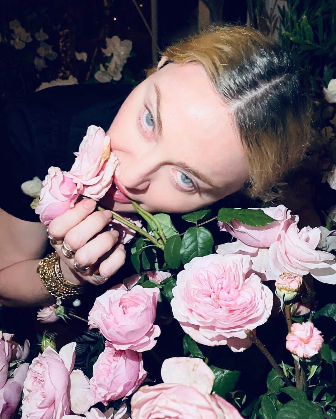 マドンナさんのインスタグラム写真 - (マドンナInstagram)「Starting Today...............everyday is my Birthday 🌸🌸🌸🌸🌸🌸🌸 #roses #jerrodblandino」8月10日 6時43分 - madonna