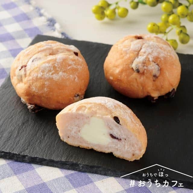 ローソン さんのインスタグラム写真 - (ローソン Instagram)「#マチノパン 「クランベリー＆マスカルポーネ」が発売中♪ほんのりピンクのパンにクランベリーとマスカルポーネチーズのクリームが包まれていてかわいいです(^^) #ローソン #おうちカフェ  #LAWSON  #パン #コンビニパン #パンスタグラム #パンのある暮らし #パン活 #朝食 #朝ごパン #ランチ #bread #lunch #cafe #japanesefood #instagood #foodstagram #foodpics」8月10日 7時00分 - akiko_lawson