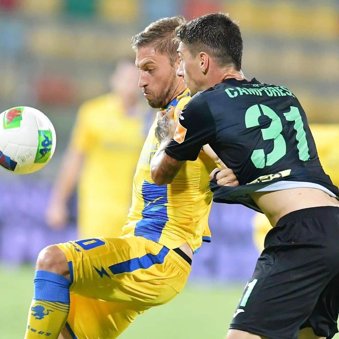 ミケーレ・カンポレーゼのインスタグラム：「Una prestazione di squadra vera ! La giocata del singolo e...Buona la prima ! #Avantiramarri#playoff#serieb#stadiobenitostirpe#FrosinonePordenone#vittoria#MC31」