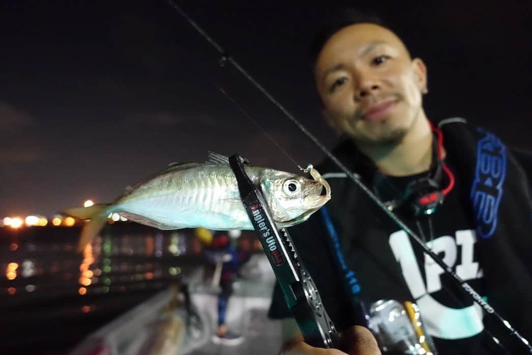 野中泰輔のインスタグラム：「アジングの季節🎣 全ての道具にこだわりを持って、カッコよく釣りをする！ これが俺のスタイル👍  #bboytaisuke #apia #slpworks #rbb #sunline @anglersutopia @slp_works_official @sunline_japan @rivalley_fishing」