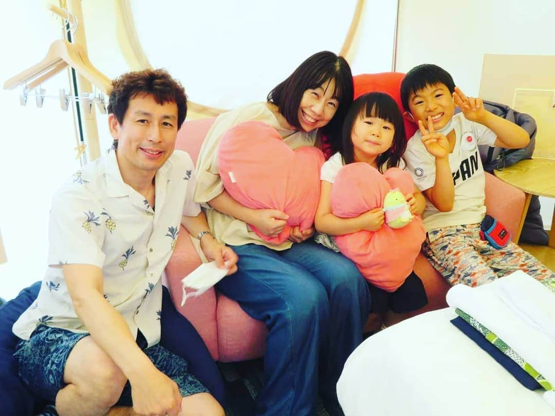 ホテル南風楼さんのインスタグラム写真 - (ホテル南風楼Instagram)「こんにちは(^^) 島原温泉ホテル南風楼でございます(*^^*) ・ 今日は、台風の影響で、時折、雨が強く降ります☔ ご移動の際は、お気をつけください。 ・ 南風楼から、笑顔がいっぱい（●＾o＾●） ・ 大人気のグランピングプラン。 お客様だけの、プールもございます(*^^*) ・ ご家族での、笑顔の思い出が、 たくさんできること、間違いなし〜(*´∀｀) ・ もちろん、通常のお部屋でも、 笑顔いっぱい、お過ごしいただけます(*^^*) ・ 気づけば、８月も残り20日。 楽しい夏を、南風楼で〜＼(^o^)／ ・ #九州　#長崎　#島原　#雲仙　#島原温泉　#温泉　#ホテル南風楼　#南風楼　#楽しい　#最高　#カップル　#女子会　#インスタ映え　#家族旅行　#旅行　#日帰り旅行　#人気の宿　#ISO　#onsen　#happy　#travel　#nagasaki　#love　#japan　#cute　#beautiful　#キャンペーン　#笑顔　#GoToトラベル　#癒やしの宿」8月10日 16時27分 - hotelnampuro