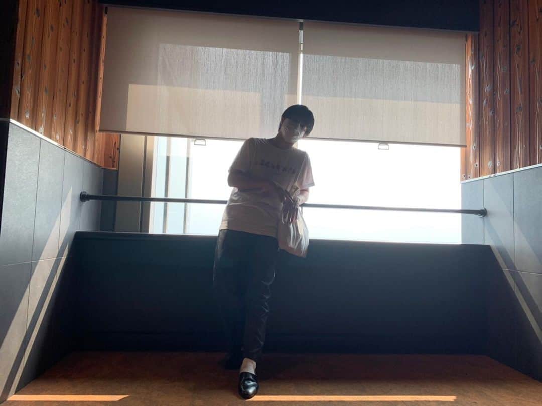 のインスタグラム：「太陽の光浴びるのいいですね。 最近洗濯物すぐ乾いちゃう。」