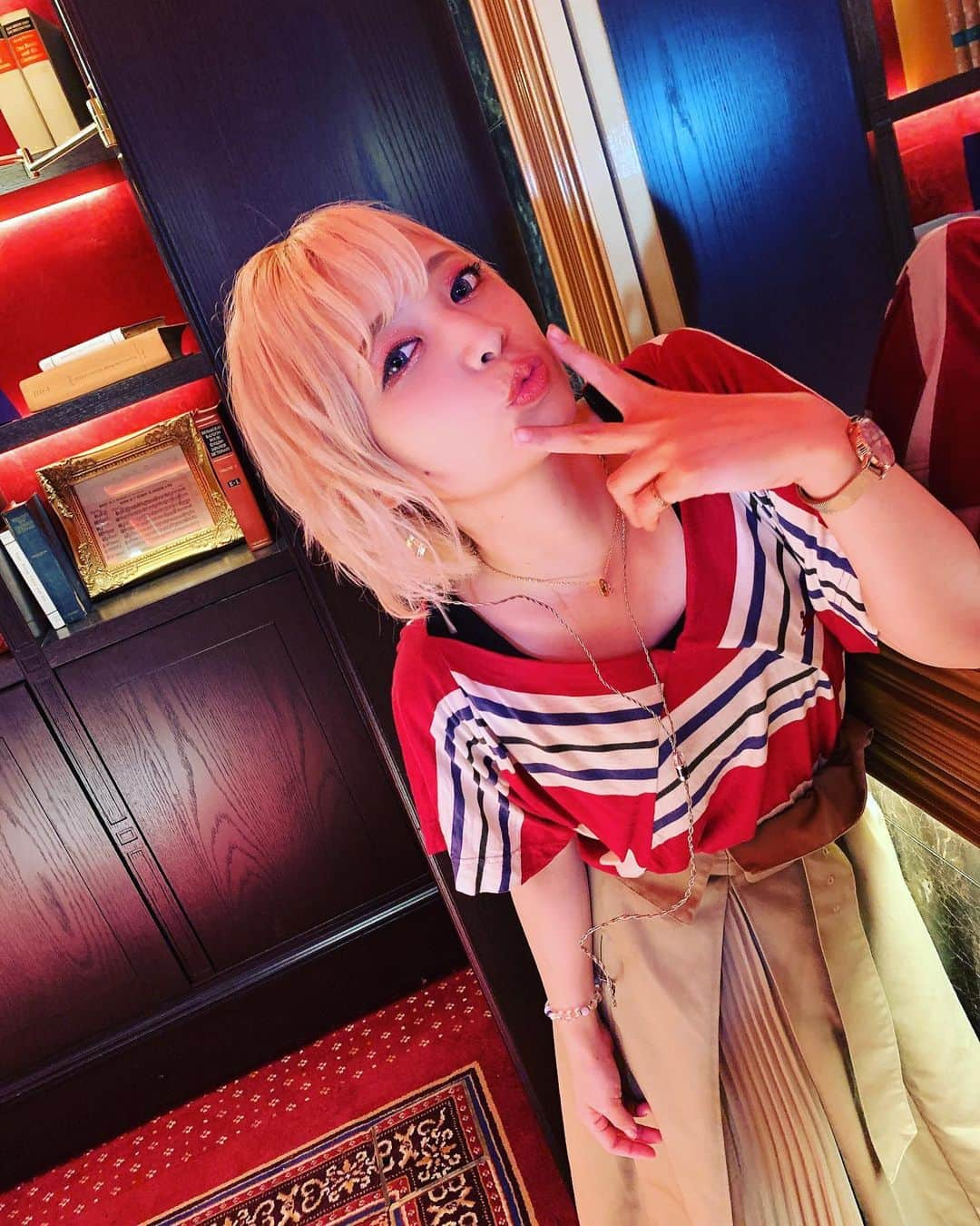 山崎はるかさんのインスタグラム写真 - (山崎はるかInstagram)「生配信の場所がおされだった🌹💗💗」8月10日 16時54分 - pyon.haruka.y