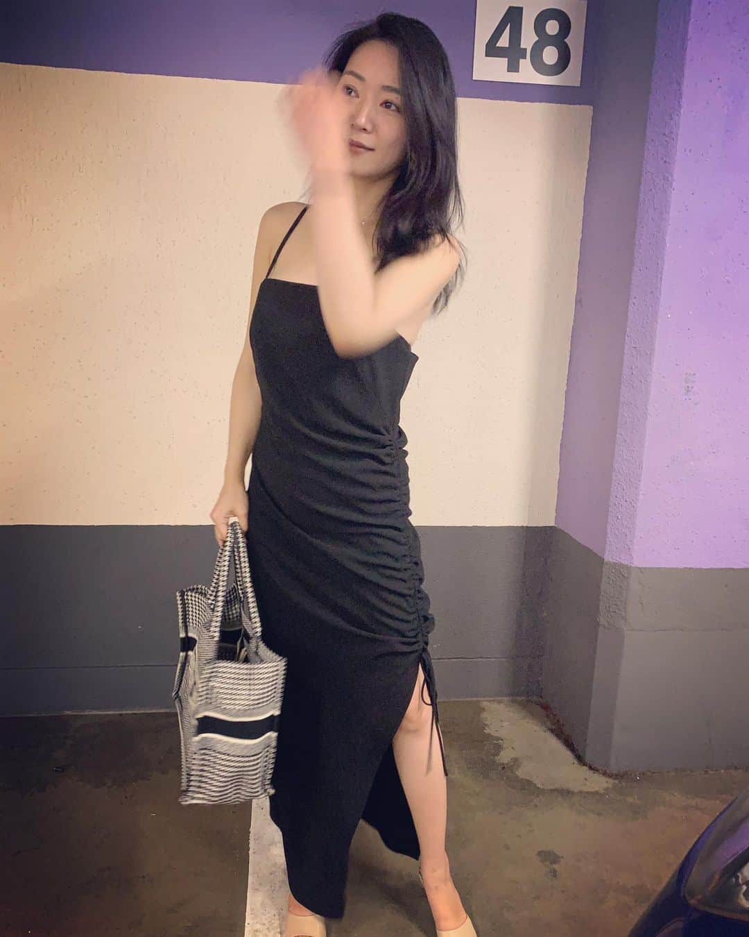 階戸瑠李のインスタグラム：「両親とランチ🍽 お母さんが撮ってくれたよ📸☺️ 48の存在感…  撮影の時だけマスク外しています🥽  今からやっと借りられた大好きな大竹しのぶさんの本を読みます📕」