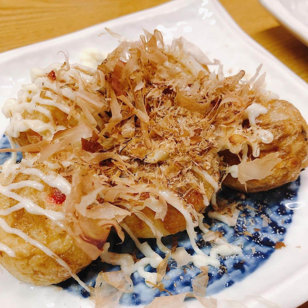 はまやねんのインスタグラム：「実家の近くにあった、たこ焼き屋さんを思い出させてくれる味でした。 昔ながらの美味しいたこ焼きでした😊 イカ焼きも懐かしい味でした！！ また大阪に帰ったら寄りたいと思います。 芦原橋なんで皆さんもよかったら是非！！！ #久八　#芦原橋　#大阪　#osaka #たこ焼き　#粉物　#ご飯　#食事 #グルメ　#センチメンタル　#日本 #懐かしい　#美味しい」