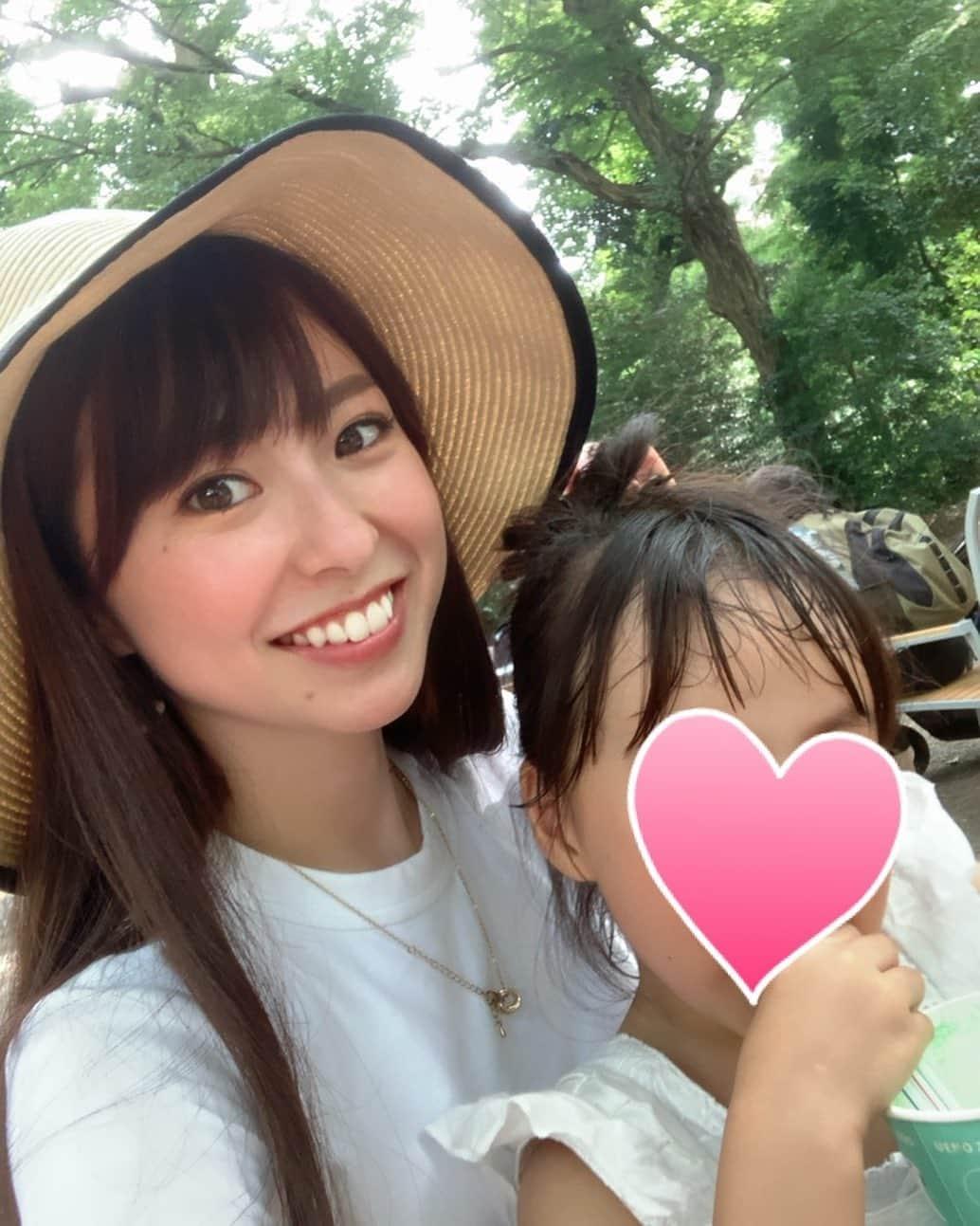 原田あかねさんのインスタグラム写真 - (原田あかねInstagram)「✩*॰ 娘のお着替えは持ち歩いてるけど 自分のも必要だーっと感じた日🌻!! . ネックレスのとめるところが前に来てた🤭 . #ママ#女の子ママ#happy #smile#公園」8月10日 16時56分 - akane.hrd