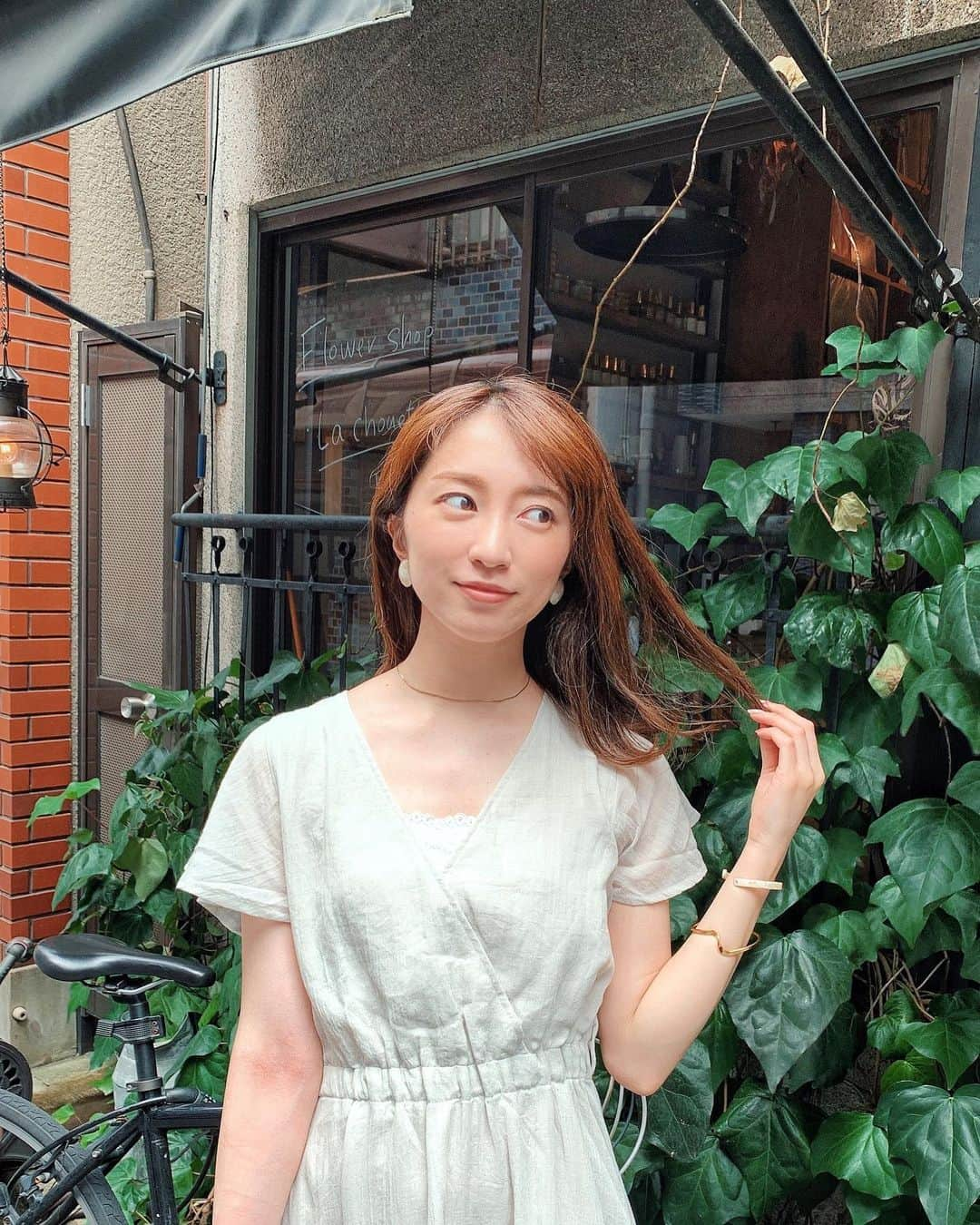 瀬口かなさんのインスタグラム写真 - (瀬口かなInstagram)「先日ストーリーズにあげた動画でこのワンピースについて質問いくつかあったのでご紹介します🌺﻿ ﻿ ﻿ @to_the_sea_hawaii  のコットンティアードワンピース👗﻿ ﻿ ﻿ たまにはアイボリーなのも可愛いなぁて☺️﻿ To the seaのお洋服、他にもルームウェアも可愛いんだよね〜。﻿ ﻿ いつもネットで見てるけど、東京だと8/14からTo the seaルミネエスト新宿店がリニューアルオープンするみたいなのでお店にも行ってみたいな🏄‍♀️﻿ ﻿ ﻿ ﻿#totheseahawaii #ootd #outfit #アイボリー #ワンピース #ワンピースコーデ #白ワンピ #リゾートコーデ」8月10日 16時58分 - seguchikana