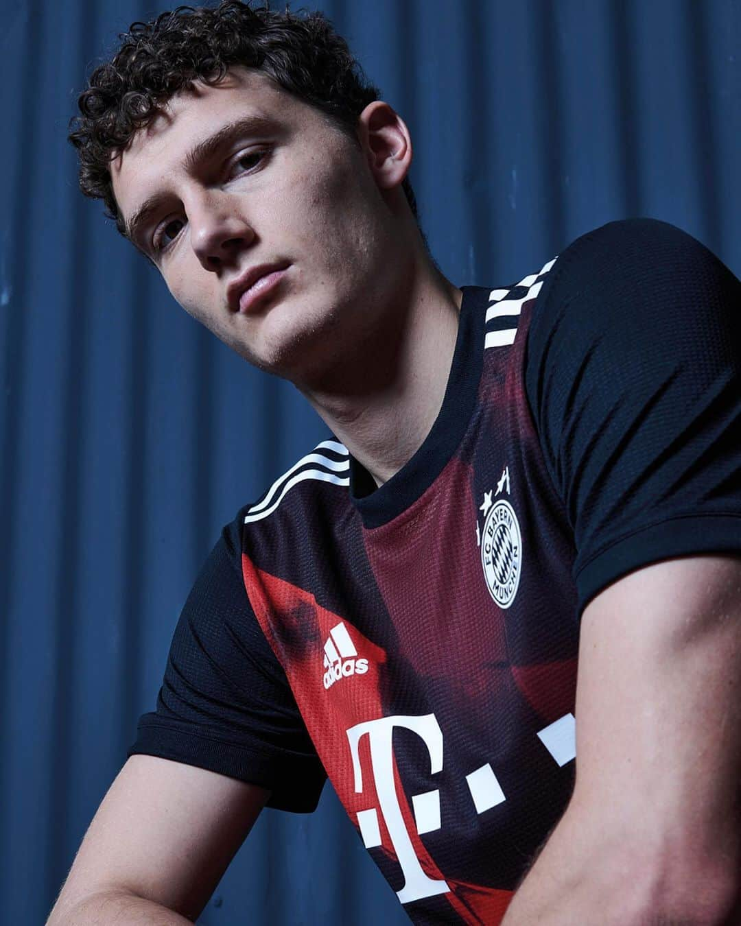 adidas Footballさんのインスタグラム写真 - (adidas FootballInstagram)「On a mission. Introducing the new 2020/21 @fcbayern Third jersey, exclusively available now through adidas and official club stores.  #ReadyForSport  #Football #Soccer #adidasFootball」8月10日 16時59分 - adidasfootball