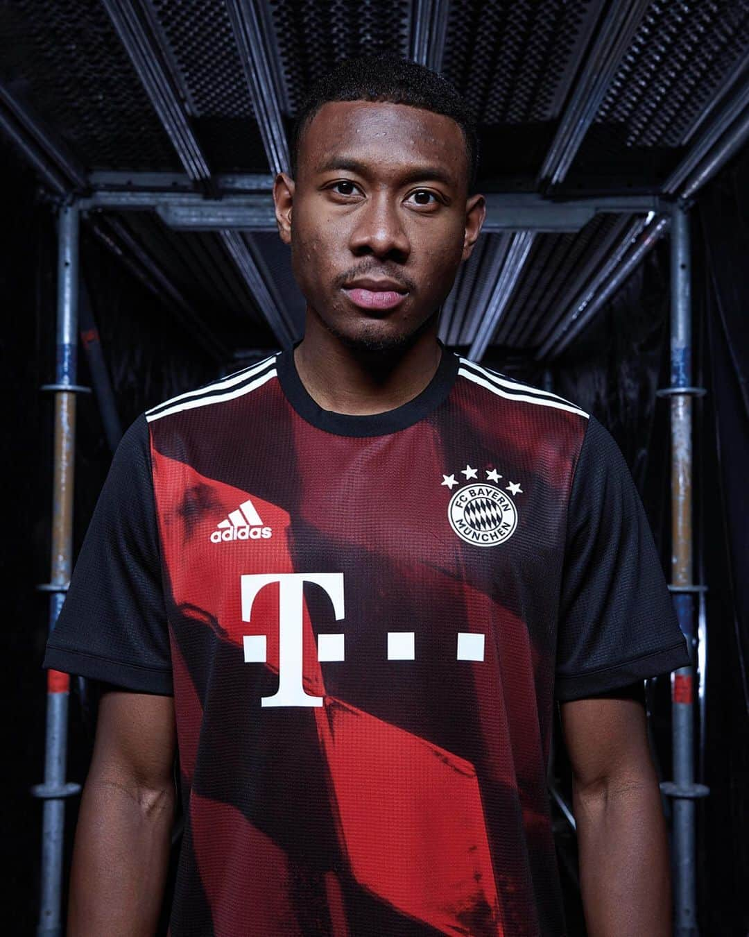 adidas Footballさんのインスタグラム写真 - (adidas FootballInstagram)「On a mission. Introducing the new 2020/21 @fcbayern Third jersey, exclusively available now through adidas and official club stores.  #ReadyForSport  #Football #Soccer #adidasFootball」8月10日 16時59分 - adidasfootball