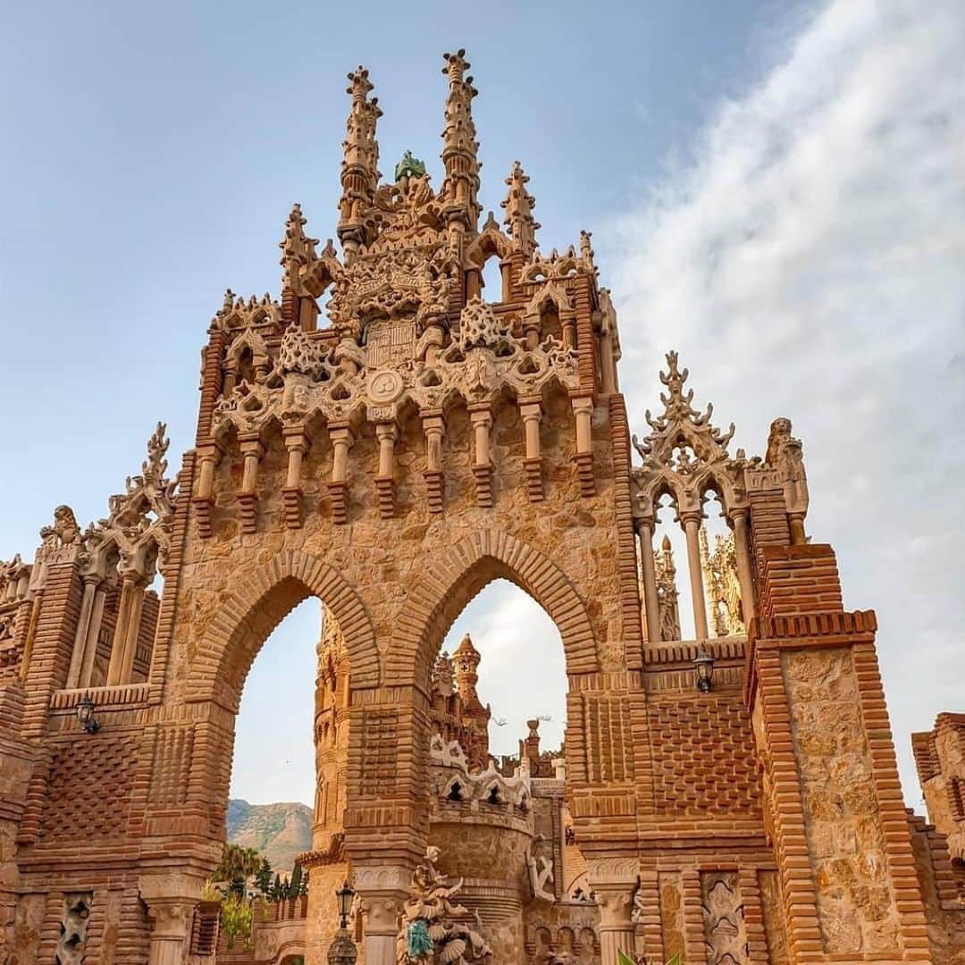 エールフランスのインスタグラム：「L'architecture espagnole, dans toute sa splendeur. Spanish-style architecture, in all its splendor. 📸 from @helison_mendes   #AirFrance #EnvieDailleurs #wanderlust #travel #views #spain #Benalmádena」