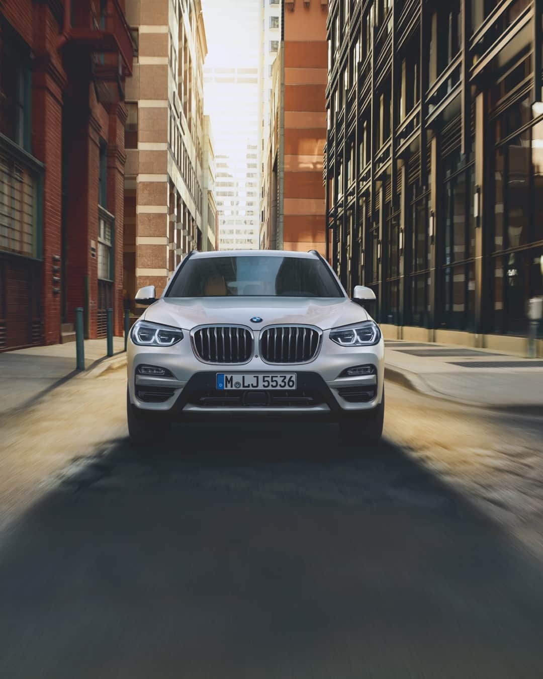BMWのインスタグラム：「Unlock a new level of city life. #TheX3 #BMW #X3 #pluginhybrid #JoyElectrified __ BMW X3 xDrive30e: Fuel consumption in l/100 km (combined): 2.4. CO2 emissions in g/km (combined): 56.* Further information: www.bmw.com/disclaimer.  	 * All performance, fuel consumption and emissions figures are provisional.」