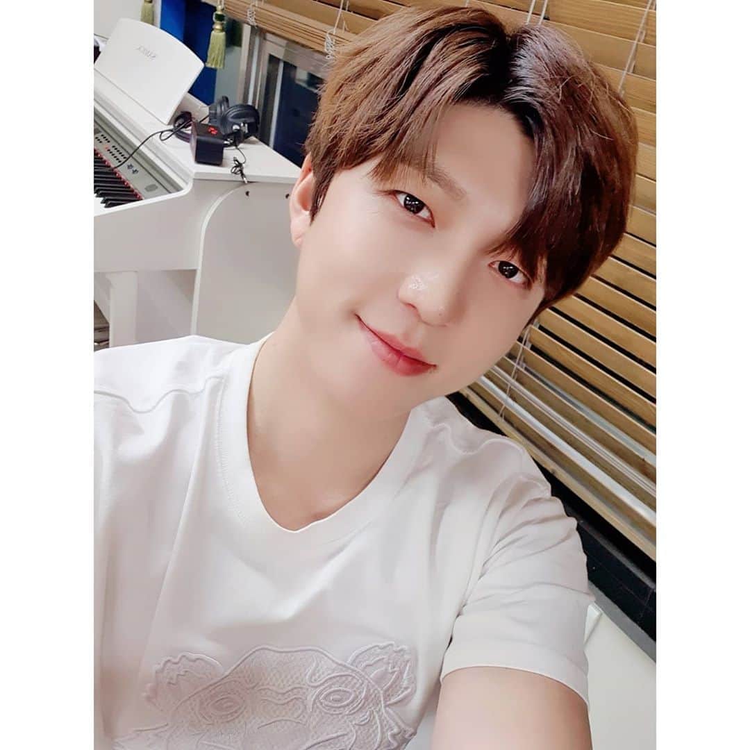 U-KISS（ユーキス）のインスタグラム：「[#수현] 키스미💋 비오는 월요일!! 조금만 더 힘내요🙏❤  #유키스 #수현oppa  #UKISS #SOOHYUN」