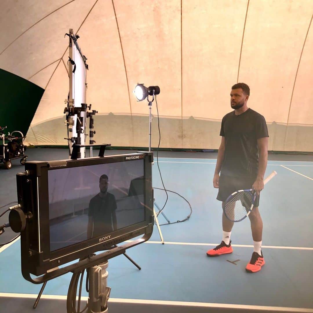 ジョー＝ウィルフリード・ツォンガのインスタグラム：「Shooting time ! 📹🎾 #tsongateam #readyforsport #shooting #tennis」
