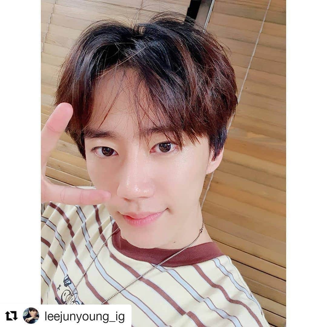 U-KISS（ユーキス）のインスタグラム：「#Repost @leejunyoung_ig (@get_repost) ・・・ [#이준영] 월요일 비 많이 오니까 모두 조심히 우산도 꼭! 챙기세요💚💜  #LEEJUNYOUNG #월요팅」