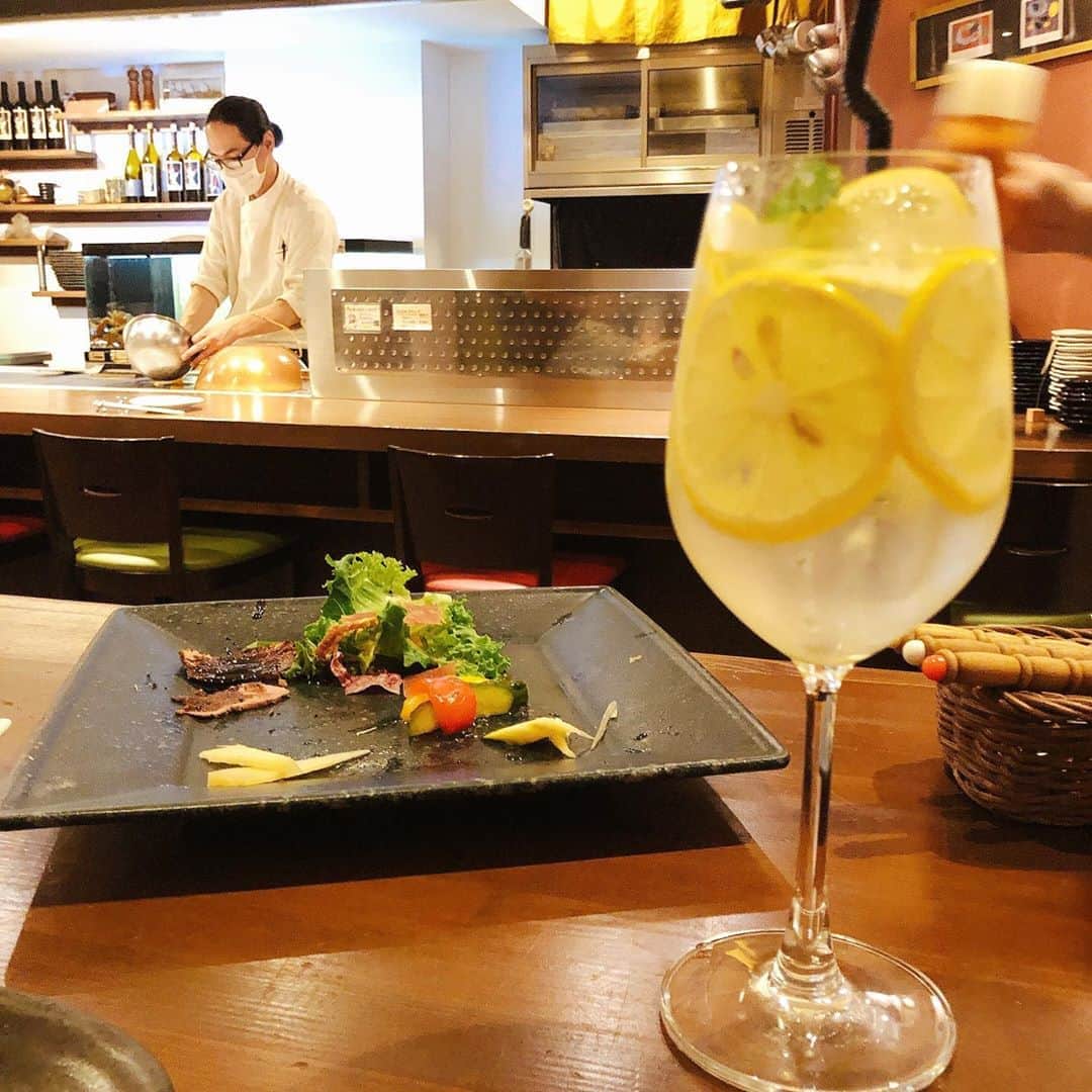 脇田唯さんのインスタグラム写真 - (脇田唯Instagram)「🍴 飛び込みで入ったお店 めっちゃ美味しかった。  久しぶりにフォアグラ食べた。  毎週ぐらいの勢いで 食べてた時あった（笑）  鉄板焼きダイニングのゑびす  ウマウマ。 お酒も美味しかった。  #てっぱん焼きダイニングゑびす  #鉄板焼 #フォアグラ #ティーボーンステーキ #トマホークステーキ  #ステーキ #肉食系女子」8月10日 17時10分 - post_yui