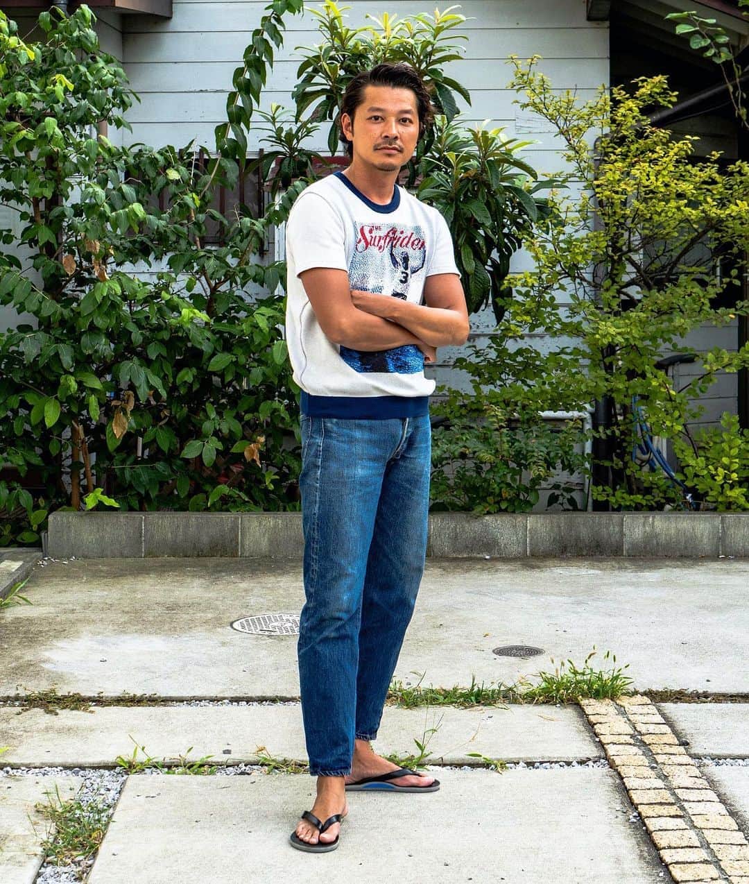 高田朋佳のインスタグラム：「Relaxing work day...  ———————————————————————— #summerstyle #mensstyle #mensstyleguide #menswear #resortstyle  #takadachannel #youtuber #onlyone #newcolonialstyle #jetset #singapore #luxuryresort #colonyclothing #singaporelife #singaporestyle  #lifestyle #fashion #mensfashions #dapper #igfashion #sprezzatura」