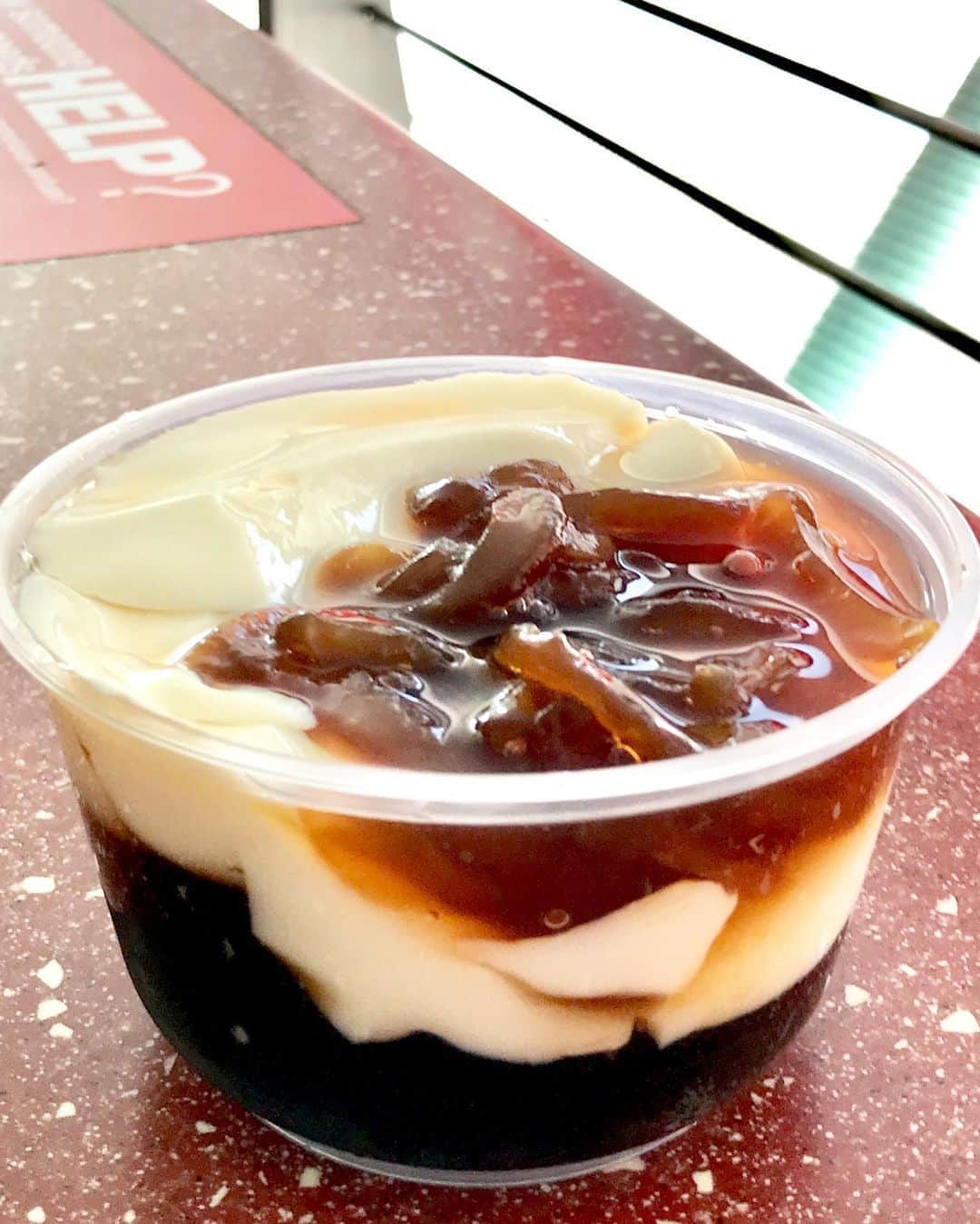 Li Tian の雑貨屋さんのインスタグラム写真 - (Li Tian の雑貨屋Instagram)「Never have I tasted beancurd as silky smooth as this 🙌🏼 It’s so soft that we could barely scoop up with the spoon. The weather was too hot so we had it with chilled grass jelly and sea coconut. Refreshing and not too sweet. Must try! ❤️👍  • • • #singapore #desserts #igersjp #yummy #love #sgfood #foodporn #igsg #sgeat #instafood #gourmet #beautifulcuisines #onthetable #cafe #sgeats #f52grams #sweets #sghawker #feedfeed #pastry #foodsg #breakfast #cheapeats #beancurd #sgdessert #豆花 #甜点」8月10日 17時17分 - dairyandcream