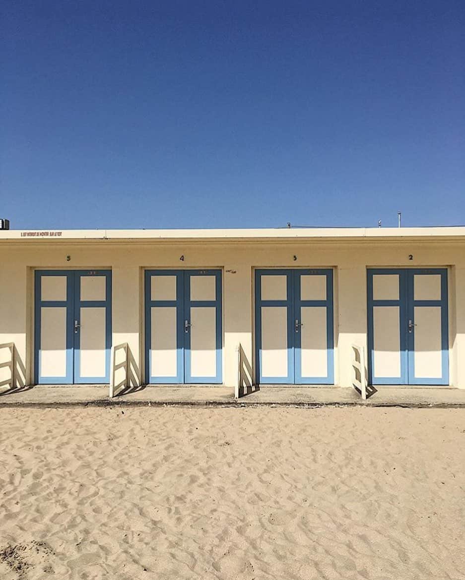 のインスタグラム：「Le long des planches. Passer l'été à Deauville.  __ A very French summer. Discover our new store concept avenue Lucien Barrière in Deauville. #JMWeston #Summer #Deauville #Beach」
