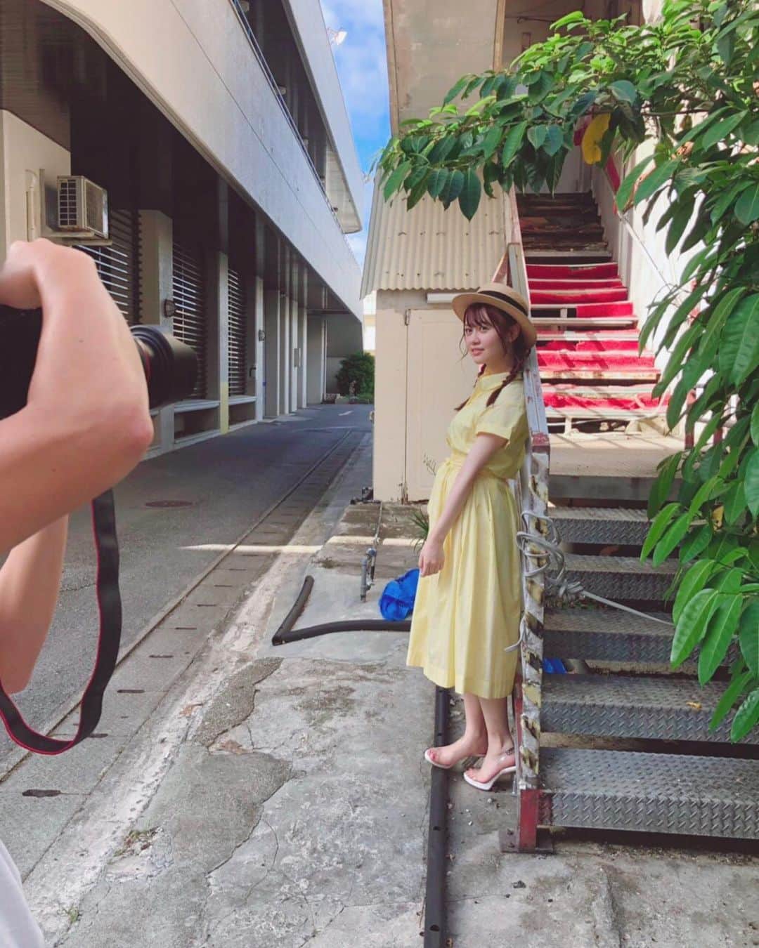 大川莉央のインスタグラム：「﻿ 普段だったら絶対着ない﻿ 黄色のワンピース💛👒﻿ ﻿ #宮古島 #写真集 #オフショット」