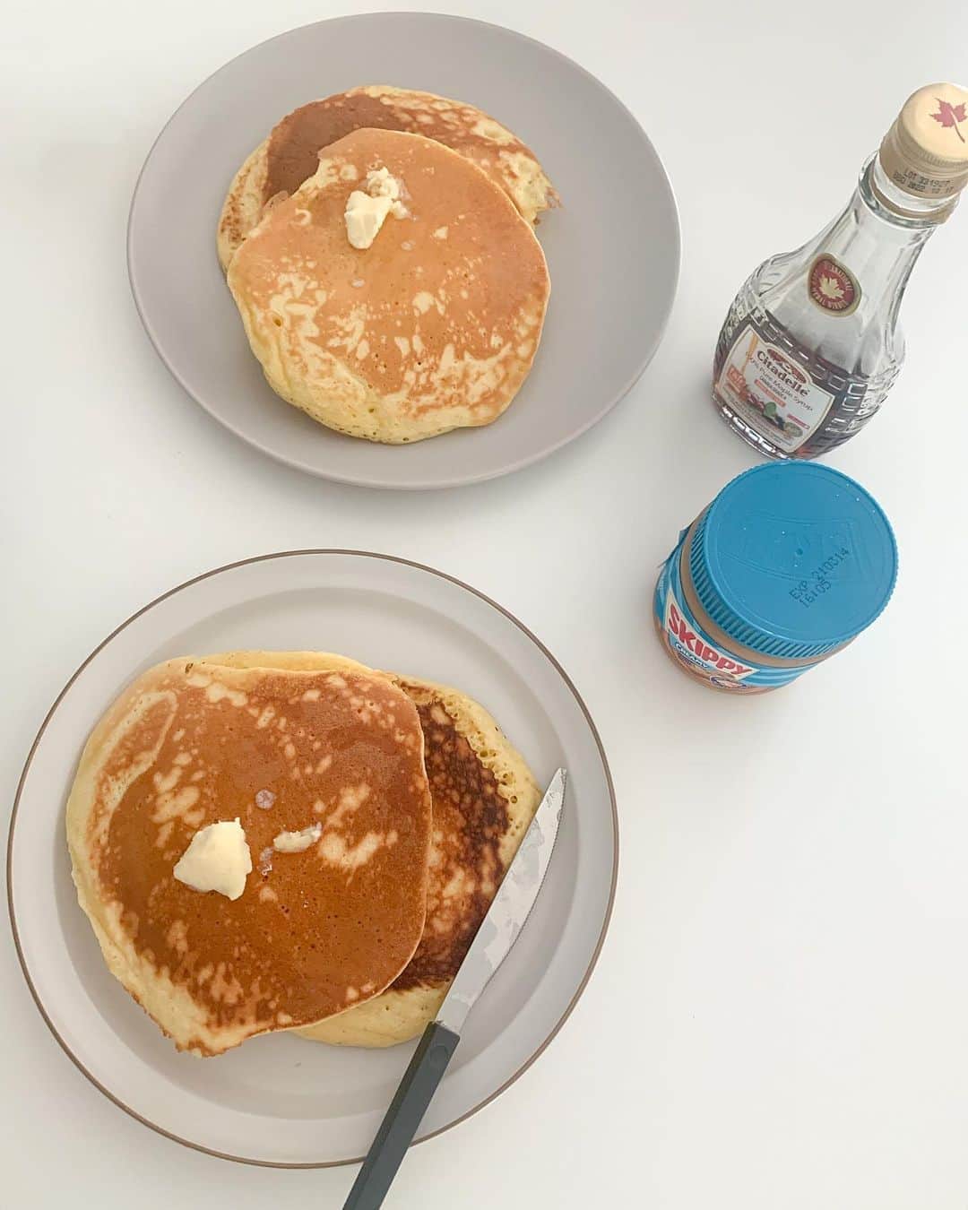 Lilmeのインスタグラム：「おうちでホットケーキ🥞🐝💛 @yum.yum_lilgohan」