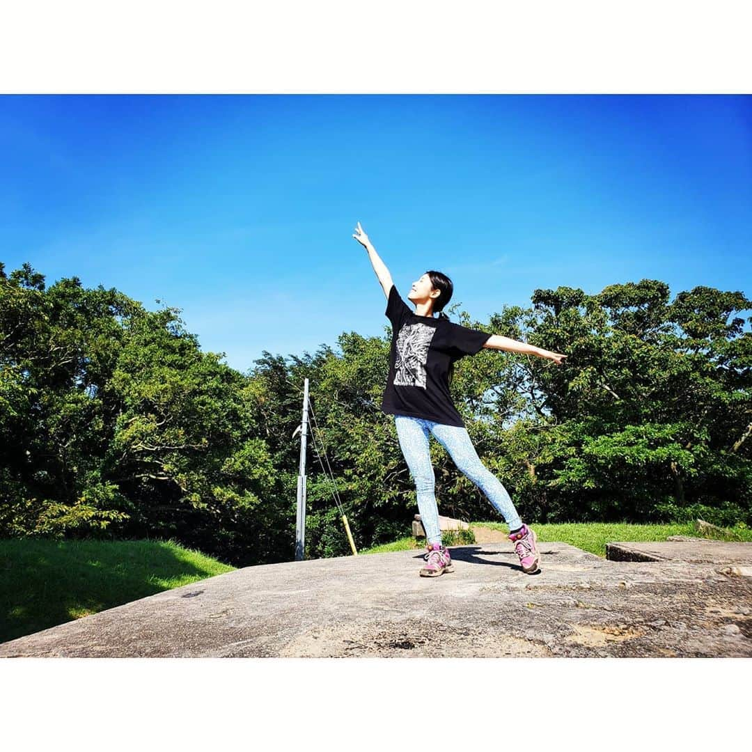 杉原枝利香さんのインスタグラム写真 - (杉原枝利香Instagram)「#山の日 ってことで😏 #ハイキング #登山 #登山女子 #登山コーデ #山ガール #令和 #山  #夏 #mountain #hiking #climbing #japan #photo #🌱  . . きーもちー！！ . . #杉原枝利香 #りンご #シードルアンバサダー #🍎 #cidre  #erikasugihara #active #actress #rq」8月10日 17時34分 - erikasugihara