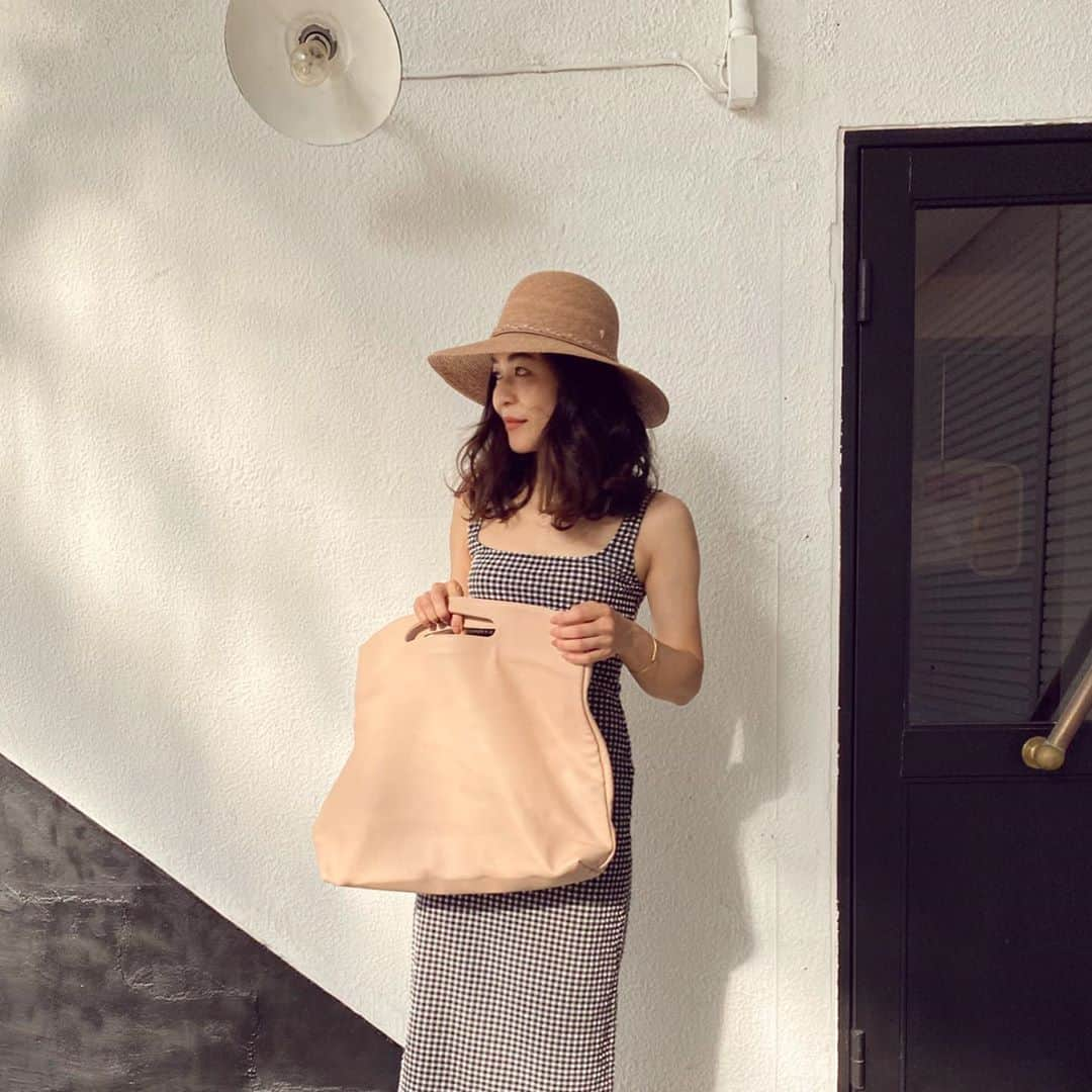 辻直子さんのインスタグラム写真 - (辻直子Instagram)「ありがとうございました🌳おつかれさま @baila_magazine  #hat @helen_kaminski  #bag @escapers_online   あ☀️あ🙈あっつーい」8月10日 17時43分 - naoko.ts