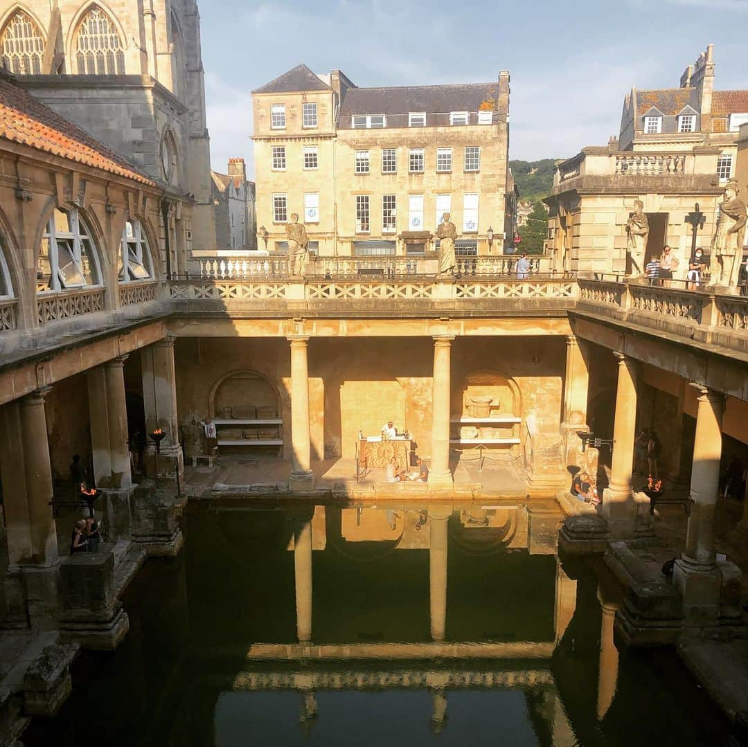 リトル・ブーツさんのインスタグラム写真 - (リトル・ブーツInstagram)「“Oh! Who can ever be tired of Bath” I should have been my hen party this weekend. I was planning to be in Blackpool with all my dearest friends hopefully spray tanned with a trashy veil and some plastic willies attached to me running around the promenade then throwing up after too much WKD. BUT it is 2020... so I came to Bath to live out all of my Jane Austen fantasies and celebrate @therealjaimiehodgsonofficial’s 4 month covid delayed birthday. And it really was quite wonderful. Thanks @the_pig_hotels for making everything so snuggly and delicious. Off to re-read Northanger Abbey now... . . . #staycation #bath #janeausten #bathspa #romanspa #pighotel #pignearbath」8月10日 17時45分 - littlebootsmusic