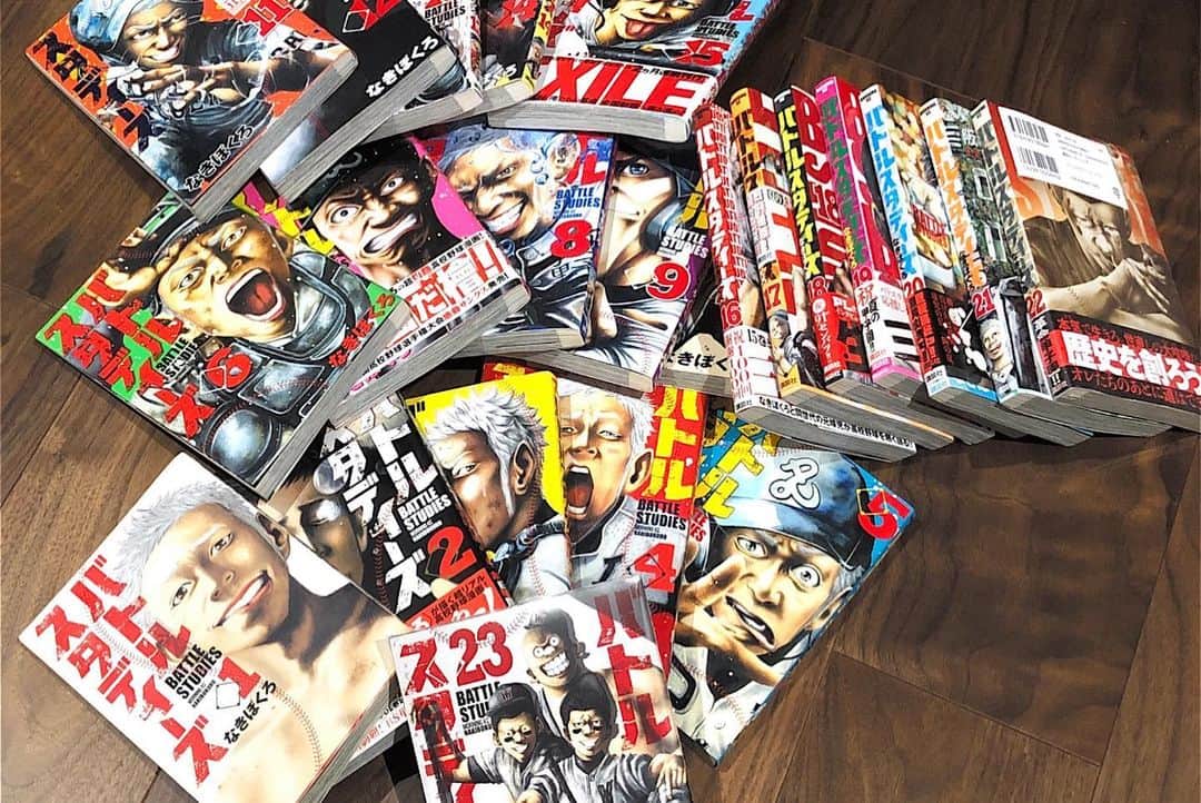 大西宏明さんのインスタグラム写真 - (大西宏明Instagram)「超絶人気の野球漫画📚 #バトルスタディーズ スーパー多忙な漫画家さん👨‍🎨 #なきぼくろ 先生  シュライクスの為に企画.始球式.作品作り.声出し.サイン.とフル回転でやってくれました🤩  高校の後輩とはいえ…… 正直…何故？ここまで？そんなに？やってくれるのっ⁉️⁉️⁉️ 感謝って言葉じゃ足らんぐらいの有難うです✨ 愛しか感じひん⭐️  PL学園出身の漫画家さんがPL学園をモデルにした漫画❗️ バトルスタディーズ⚾️ これからも楽しみだ📣  ペイントした車🚗は球団の道具積む車です😂 選手が運転してるので見かけた方はジュースでも奢ってあげて下さいね🤗  #感謝 #愛しか感じひん #バトスタデー #人気漫画 #漫画家 #週刊モーニング連載中  #楽しいイベント #車にペイント #カラフルな車 #堺爆走 #応援宜しくお願いします #smile #ほなっ！！」8月10日 9時18分 - ohnishi_hiroaki_0428