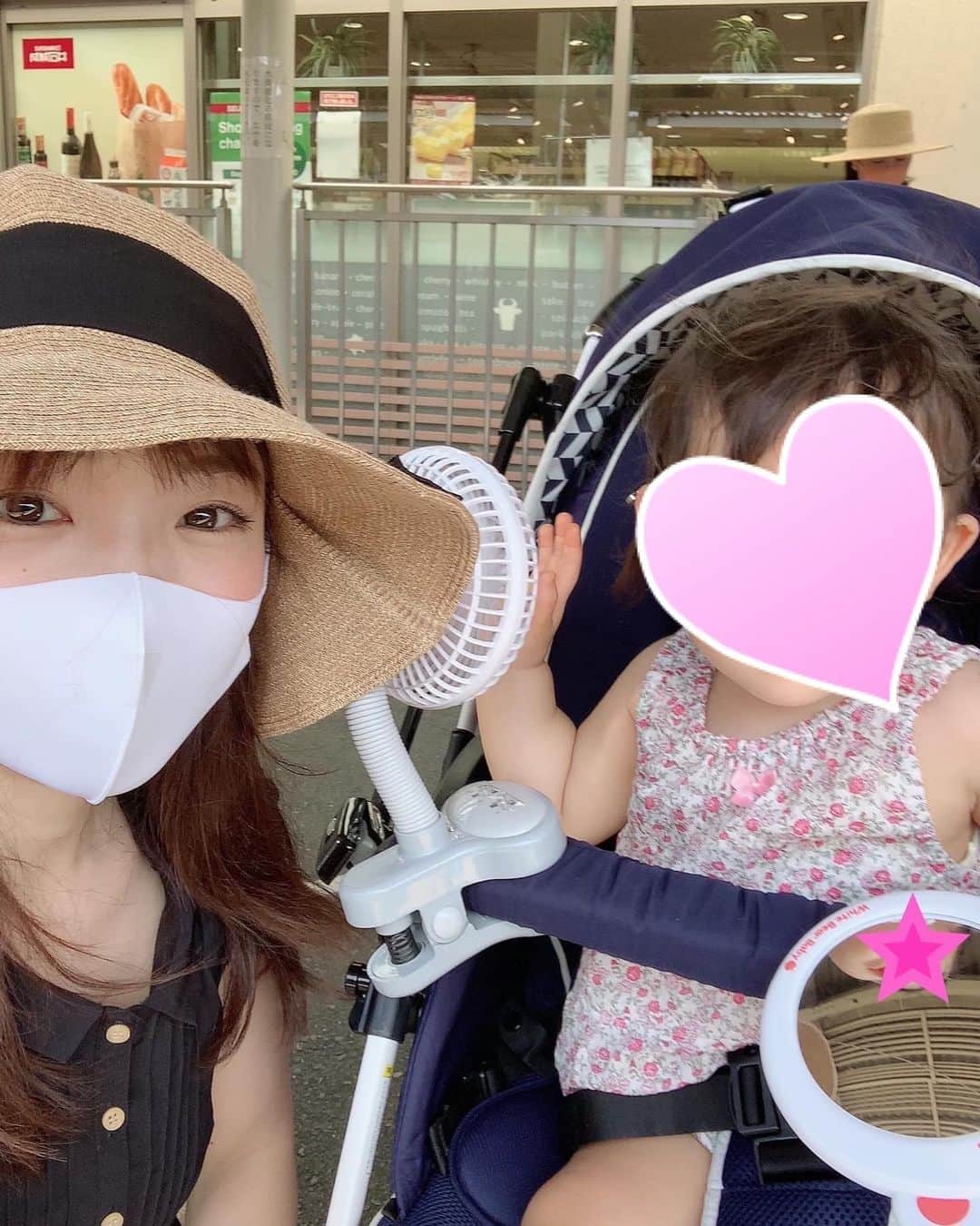 のインスタグラム：「投稿を間違えて消してしまった😭 コメントいいねくださった皆様すみません。  昨日はずっとわたしの鬼練にたくさん我慢しててくれた娘と、ウイルスに気をつけながらおデートしてきました❤️ ちょっと前までは子連れでお食事はまったく楽しめなかったのに、急に成長して、だいたい自分で食べられるし、 おいしいねーとか話しながら食べれて私が楽しかった🥺 初めて注文したお子様ランチ。 沢山あるおまけのおもちゃから選んだのは、大好きなトイストーリーの組み立て飛行機。 毎日見るくらい大好きでキャラクターの名前も全部わかります。 かわいい女の子ぽいおもちゃも沢山あったのにたった一つ混ざっていたトイストーリーを選ぶとは😂  今日からまたエンジンをかけていきます。  #date #mamagirl #babygirl #lunch」