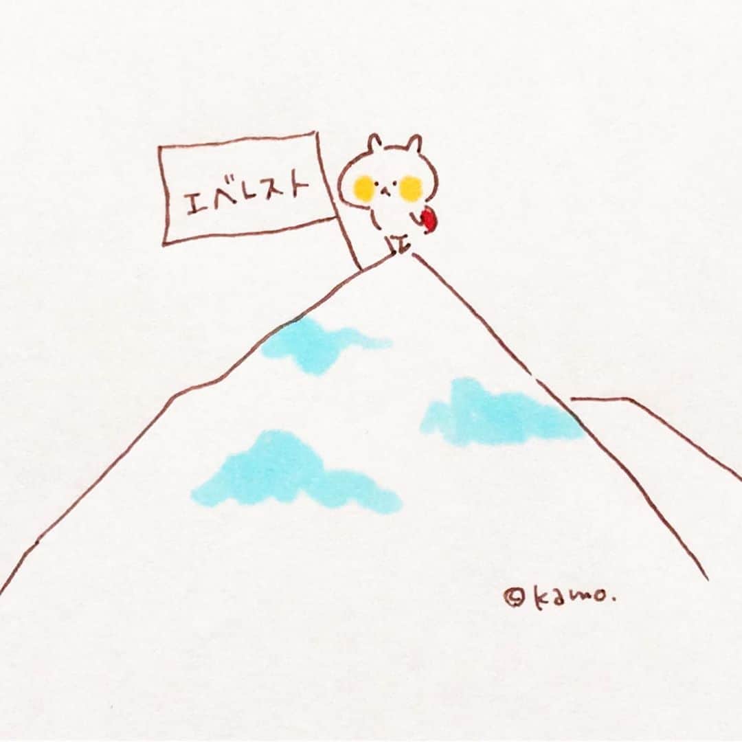 カモさんのインスタグラム写真 - (カモInstagram)「山頂で食べる #おむすび#omusubi#山の日#mountain#Everest#イラスト#illustration#ウサギタケ#usagitake」8月10日 9時37分 - illustratorkamo