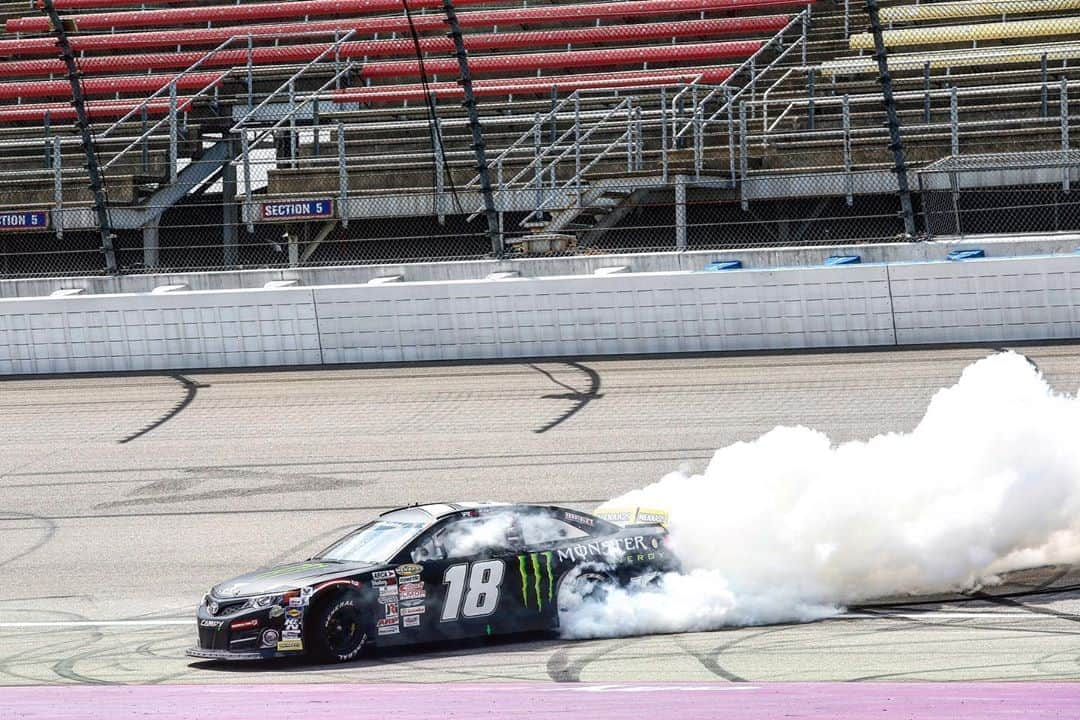 モンスターエナジーさんのインスタグラム写真 - (モンスターエナジーInstagram)「We’re enjoying these Monster family victories from around the globe. 🙌💥  🚘: @rileyherbst - P1 🏆 🏍: @jonathan_rea - P1 🏆  🚲: @lorisvergier 🥇 🚲: @ikeklaassen 🥈 @monsterarmy  #NASCAR #WorldSBK #MTB #DH #Downhill #Bike #Biking #Motorsport #Motorsports #MonsterEnergy」8月10日 9時37分 - monsterenergy