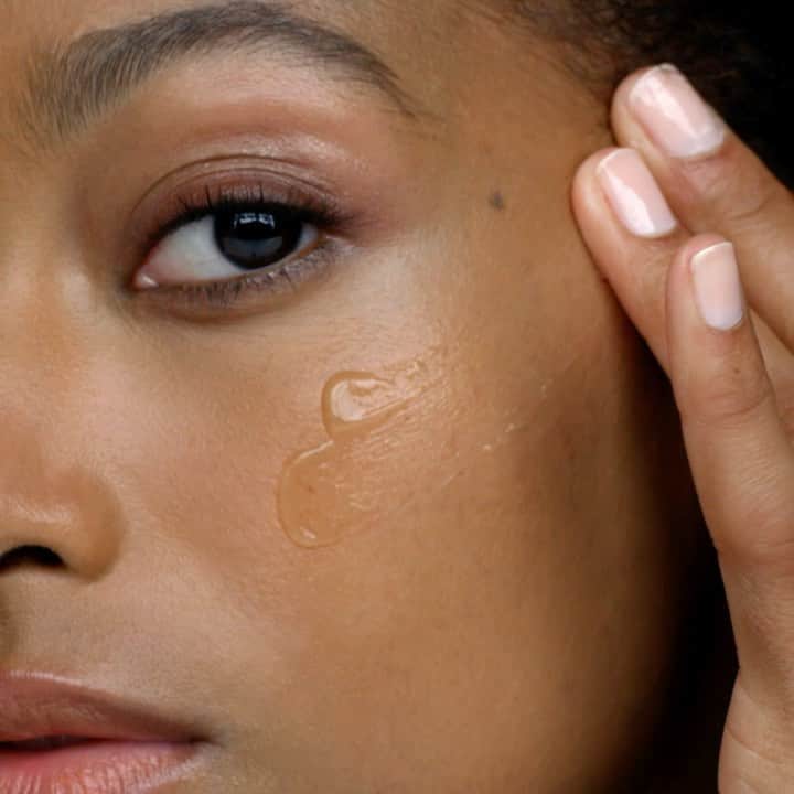 ドゥラメールのインスタグラム：「This versatile skincare hero has long been loved as a multi-use wonder. How do you use #TheConcentrate to make it your own?」