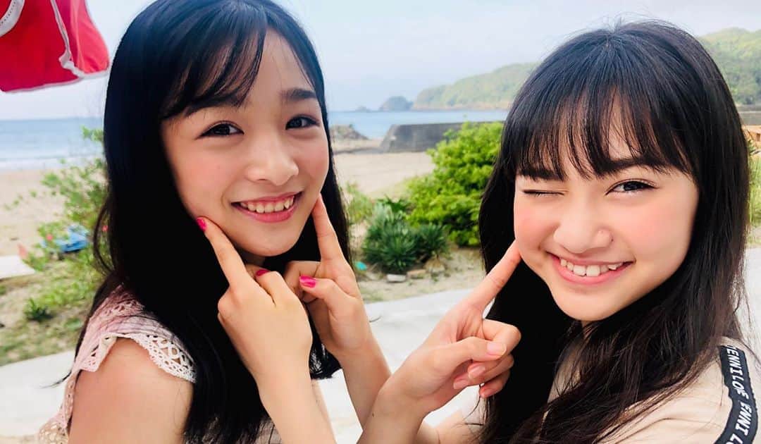 ニコ☆プチのインスタグラム：「🧏‍♀️🧏‍♀️ 8月号オフショ📸🌺 . . #犬飼恋彩  #中山あやか」