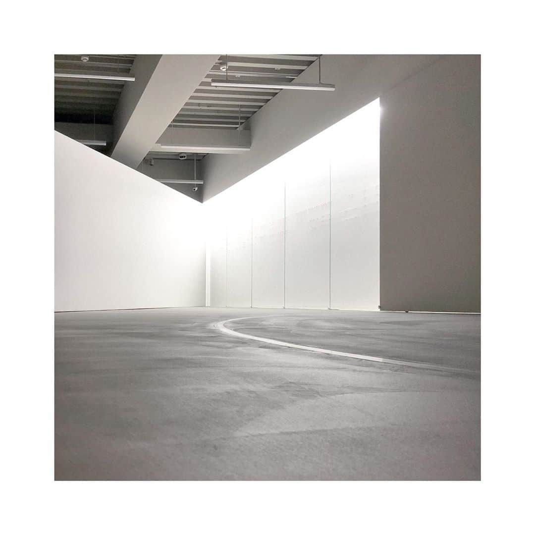 のインスタグラム：「Shop by Appointment   東京、大阪店共にアポイントメントを受け付けております。ストーリーハイライトのAppointmentより予約状況を確認いただけます。  ご予約がなくてもご来店は可能ですが、密を避けるためにお待ちいただく場合がございますので予めご了承くださいませ。」