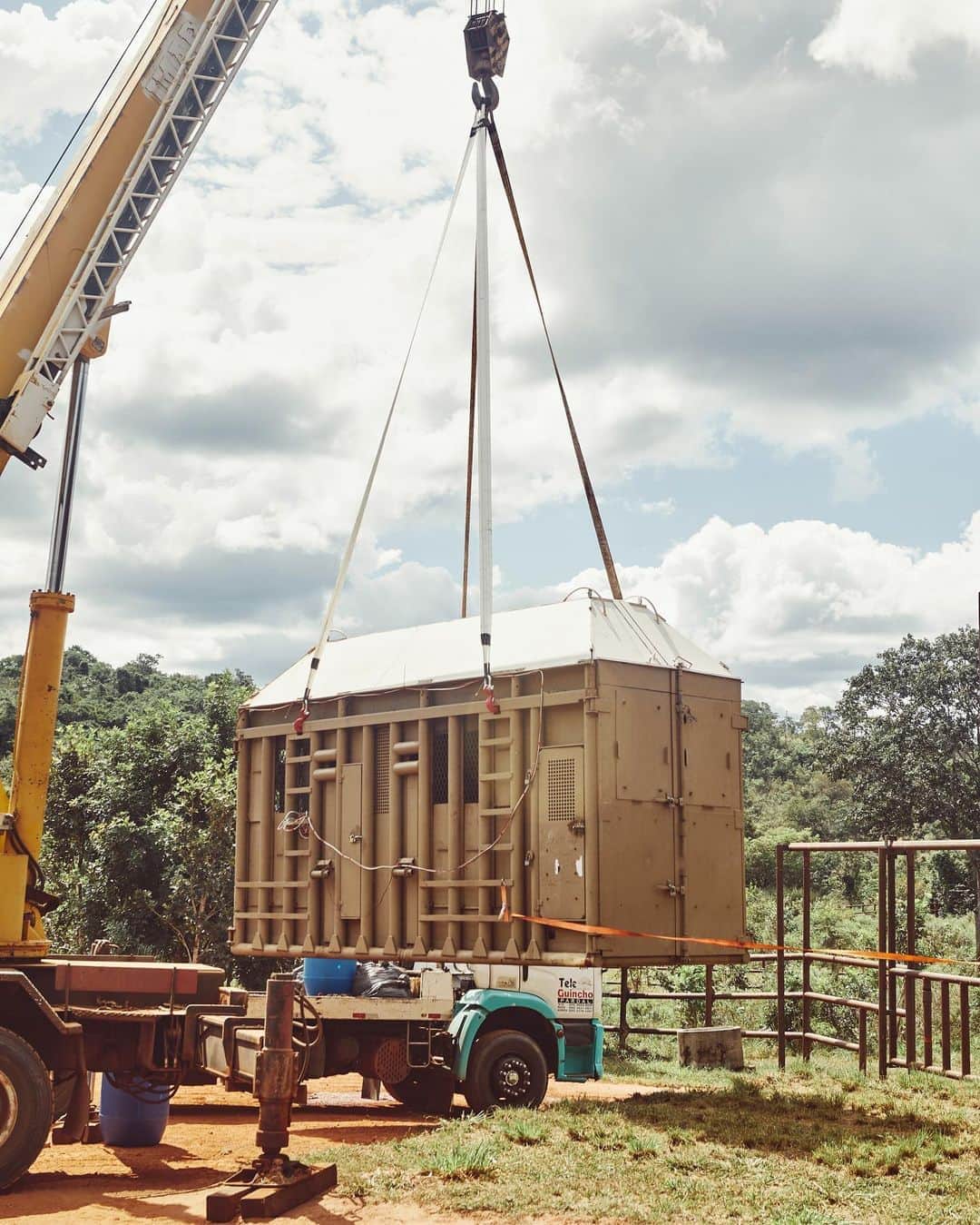 ニューヨーク・タイムズさんのインスタグラム写真 - (ニューヨーク・タイムズInstagram)「After decades in captivity and a 1,700-mile road trip from Argentina into Brazil, Mara finally has a chance to roam.⁣ ⁣ A 50-year-old Asian elephant, Mara spent the last two and a half decades of her life in a dusty enclosure at the Buenos Aires Zoo. It was once a centerpiece of the city’s grand Victorian parks. But for Mara, it was a difficult home: small, tense and crowded. There were two other elephants — African elephants — and they did not get along.⁣ ⁣ People began to protest the zoo, not just for Mara, but for all of the animals, some 2,500 of them as of 2016, squeezed onto just 42 acres. The city decided that the land should transition to an “ecopark,” where children could learn about conservation and native animals could be rehabilitated but would not be on display. ⁣ ⁣ And they decided to move Mara to Elephant Sanctuary Brazil, a 2,800-acre compound recently established in the state of Mato Grosso. But moving an elephant across international borders requires a lot of paperwork (to guard against the smuggling and laundering of animals, especially endangered species). And when the coronavirus pandemic took hold in early March, the month Mara was scheduled to move, Argentina imposed one of the strictest lockdowns in Latin America. But she made it safely through the border, arriving to open space, grass and trees.⁣ ⁣ “Everything was worth it when you see that animal that has spent most of her life in an unnatural way connecting with her essence and what she is,” said Tomás Sciolla of the Buenos Aires Zoo. “For her, it took a long time.⁣ ⁣ Tap the link in our bio to read more about Mara’s journey. Haz clic en el link de nuestra bio para leer la historia en español. Photos by @sofialopezmanan.」8月10日 10時04分 - nytimes