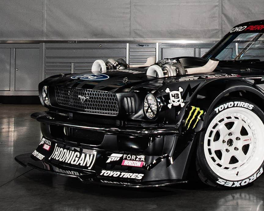 ケン・ブロックさんのインスタグラム写真 - (ケン・ブロックInstagram)「Choosing a new look for my '65 Ford Mustang Hoonicorn RTR is always a challenge, since it’s likely the most iconic car in the fleet. So when we were picking new wheels for all my cars, this one definitely had the most rounds. Stoked on what we landed on, though: this three-piece version of my signature @Rotiform KB1 wheel.   Check out the full fleet video (link in bio) if you haven’t seen it yet!」8月10日 10時11分 - kblock43