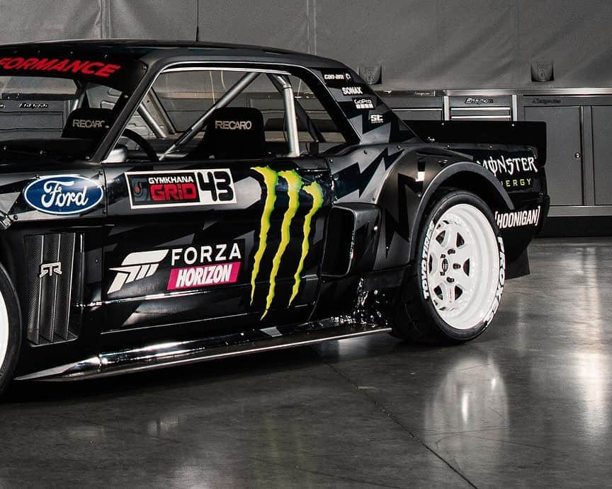 ケン・ブロックさんのインスタグラム写真 - (ケン・ブロックInstagram)「Choosing a new look for my '65 Ford Mustang Hoonicorn RTR is always a challenge, since it’s likely the most iconic car in the fleet. So when we were picking new wheels for all my cars, this one definitely had the most rounds. Stoked on what we landed on, though: this three-piece version of my signature @Rotiform KB1 wheel.   Check out the full fleet video (link in bio) if you haven’t seen it yet!」8月10日 10時11分 - kblock43