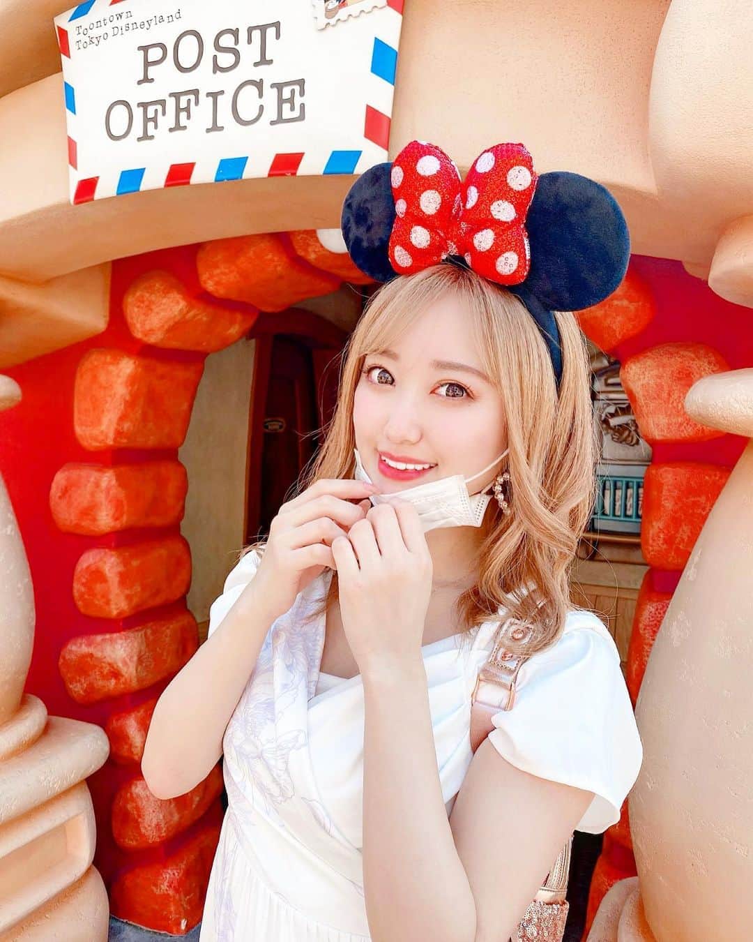 のインスタグラム：「📮💕📮💕📮💕. * #goodmorning ☀️🌈. お盆休み始まったね❤️(*´꒳`*). 最大９連休の方もいるみたい💕✨. 来年の夏休み🍉は旅したいな…✈️🌺. #disney #disneyland #disneygram #disneylife #tokyodisneyresort #tokyodisneyland #followｍe #me #travel #travelphotography #japan #お盆休み #連休 #ディズニー #ディズニーランド #東京ディズニーランド #東京ディズニーリゾート #グラビア #恵比寿マスカッツ #松本ゆん #팔로우 #팔로미 #팔로우미 #메이크업샷 #셀피 #셀스타그램 #얼스타그램 #여행스타그램 #일본여행」