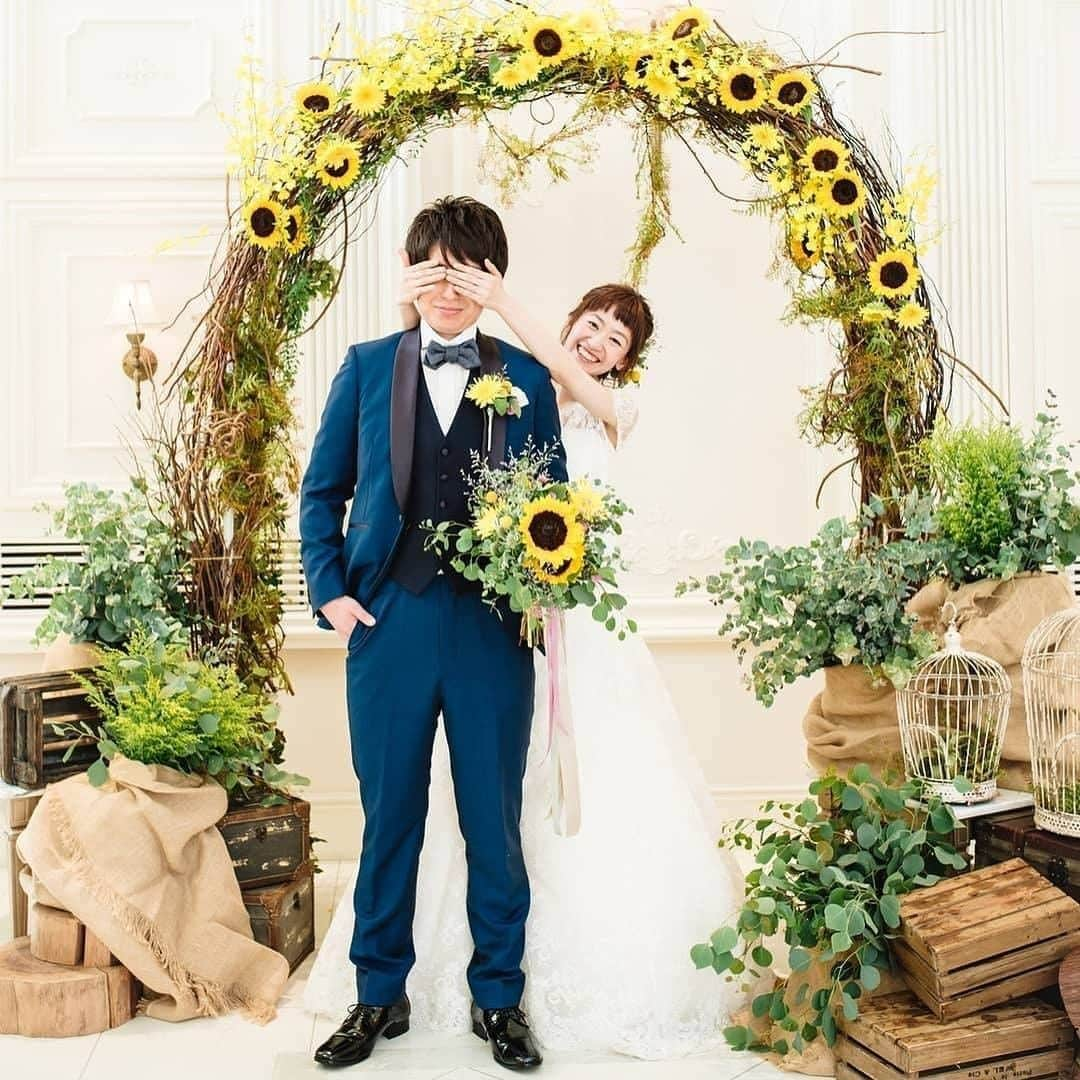 ♡プラコレWedding·⋆*さんのインスタグラム写真 - (♡プラコレWedding·⋆*Instagram)「@placolewedding 【#Dressy花嫁 】【#プラコレ】をつけて投稿&フォローしてね♩ ＝＝＝＝＝＝＝＝ . ひまわり×ウェディング🌻  夏のお花と言えば"ひまわり" 満開に咲き誇るひまわり畑や、 ひまわりをテーマにした結婚式を ご紹介いたします✨  撮影場所と合わせて ぜひcheckしてくださいね🧡✨  >>Dressy記事もcheck📷 https://bit.ly/3i8J3jh ＝＝＝＝＝＝＝＝ photo by … 1枚目>@s.mochizuki_studio8さん #観光農園花ひろば 2枚目>@studioaqua.fujiさん #明野ひまわり畑 3枚目>@laviefactoryさん #座間ひまわり畑 4枚目>@arkclubgeihinkanhiroshimaさん #アーククラブ迎賓館 広島 ＝＝＝＝＝＝＝＝ 『#Dressy花嫁』『#プラコレ』の ハッシュタグをつけて写真をUPしてね✦ 花嫁アプリ『Dressy by プラコレ』の 記事に掲載＆リグラムされるかも♩ . みなさまからのいいねや保存 コメントをお待ちしています♥ 「このウェディングドレス可愛い！」 「ヘアスタイルも気になる！！」 「今の花嫁さんの流行りは！？」etc. . ＝＝＝＝＝＝＝＝ 花嫁アプリでは、 プロのアドバイザーに結婚式の相談を何度でも♡ ウェディングドレスの記事や、 自分のウェディングレポを残せちゃう♡” . ＞＞＞TOPのURLからcheck ⋈ @placolewedding ＞＞＞結婚のご相談は プラコレウェディングアドバイザーへ♡ @wedding_adviser ＞＞＞ウェディングレポを残したいなら、 farny by プラコレをcheck ✎ @farny_wedding ＞＞＞ウェディングアイデア＆DIYは ドレシーアイデアcheck ❁ @dressy_idea >>>素敵なドレスに出会いたい花嫁さま♡ @dressyonline_をcheck . ＝＝＝＝＝＝＝＝ . #プレ花嫁 #卒花 #花嫁 #卒花嫁 #結婚 #結婚式 #結婚準備 #花嫁準備 #weddingtbt　 #運命の一着 #試着レポ #farnyレポ #2020夏婚 #2020秋婚 #2020冬婚 #ひまわり畑 #ひまわり #ひまわりウェディング #ロケーションフォト #撮影指示書 #ウェディングフォト」8月10日 10時17分 - placole_dressy