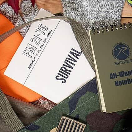 ロスコさんのインスタグラム写真 - (ロスコInstagram)「#NationalBookLoversDay featuring our Survival Handbook 📚  #rothco #survival #books #survivalbooks #prepper #preparedness #edc #bugoutbag #survivalsurplies #survivalist」8月10日 10時25分 - rothco_brand