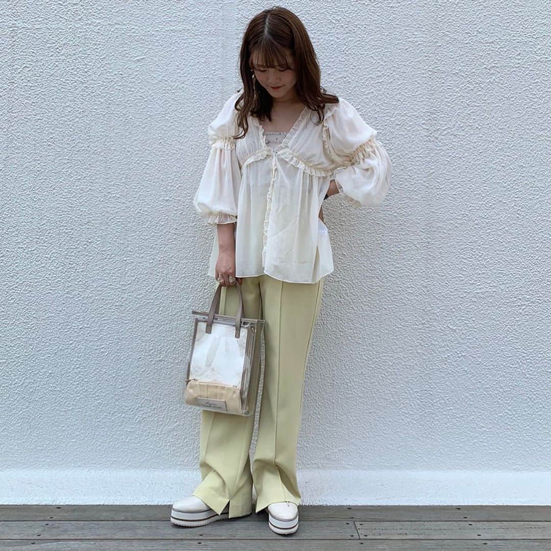 one after another NICECLAUPさんのインスタグラム写真 - (one after another NICECLAUPInstagram)「ㅤㅤㅤㅤㅤㅤㅤㅤㅤㅤㅤㅤㅤ ㅤㅤㅤㅤㅤㅤㅤㅤㅤㅤㅤㅤㅤ 【shop入荷情報📢】ㅤㅤㅤㅤㅤㅤㅤㅤㅤㅤㅤㅤㅤ ㅤㅤㅤㅤㅤㅤㅤㅤㅤㅤㅤㅤㅤ ㅤㅤㅤㅤㅤㅤㅤㅤㅤㅤㅤㅤㅤ ▫︎シアーフリル羽織 #121300290 ¥4,500+taxㅤㅤㅤㅤㅤㅤㅤㅤㅤㅤㅤㅤㅤ ㅤㅤㅤㅤㅤㅤㅤㅤㅤㅤㅤㅤㅤ 羽織でも使える便利アイテム この夏シアー素材はマスト👌ㅤㅤㅤㅤㅤㅤㅤㅤㅤㅤㅤㅤㅤ ㅤㅤㅤㅤㅤㅤㅤㅤㅤㅤㅤㅤㅤ 本日よりshop入荷しております🎉ㅤㅤㅤㅤㅤㅤㅤㅤㅤㅤㅤㅤㅤ ㅤㅤㅤㅤㅤㅤㅤㅤㅤㅤㅤㅤㅤ ㅤㅤㅤㅤㅤㅤㅤㅤㅤㅤㅤㅤㅤ #niceclaup #ナイスクラップ #summer  #コーデ#コーディネート #coordinate」8月10日 10時26分 - niceclaup_official_