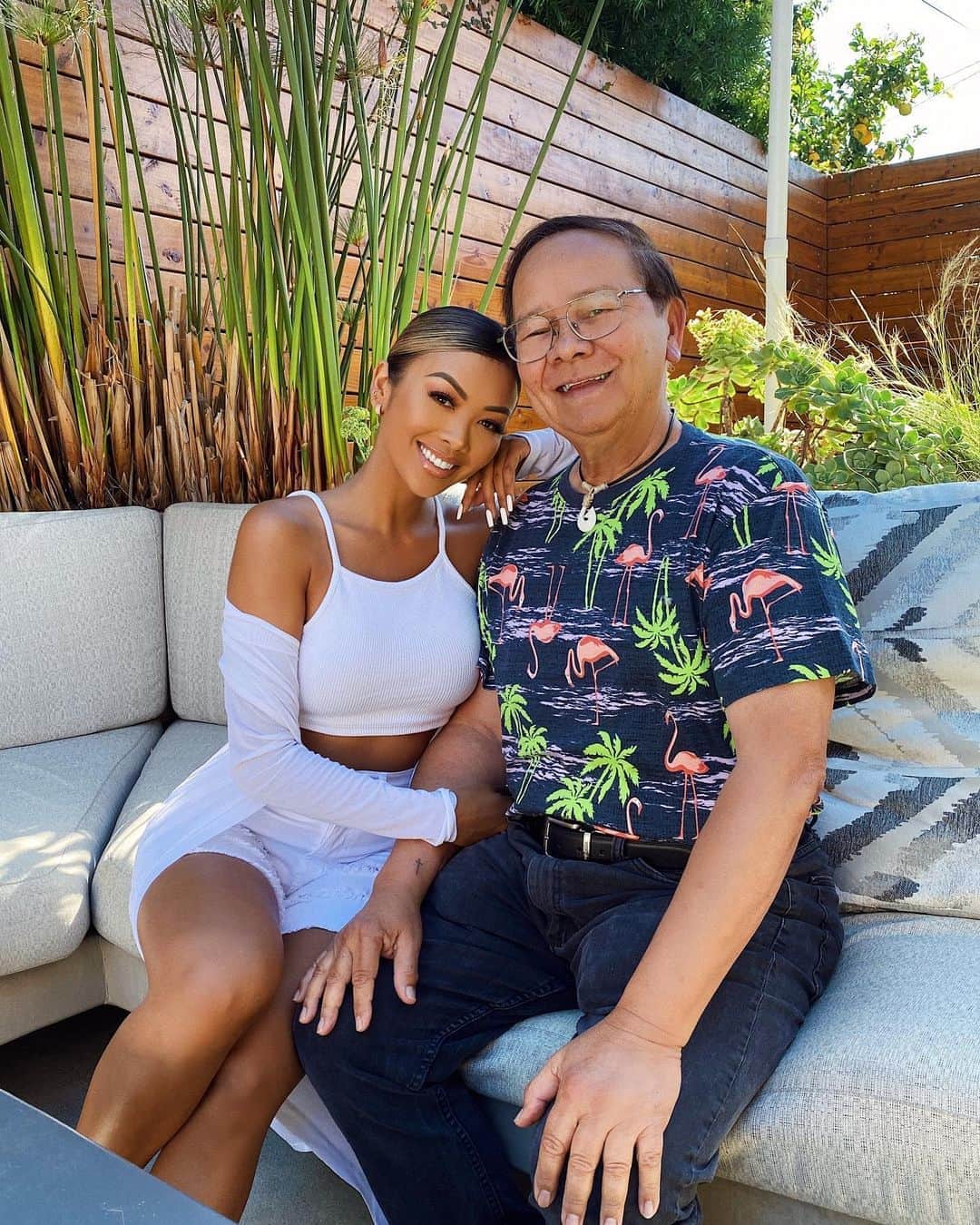 リアン Vのインスタグラム：「Celebrating another year! Happy Birthday @therealpapav 🎉 I love you beyond words! Grateful and blessed that I have you as my dad and bestie! Your happiness is contagious 😂」