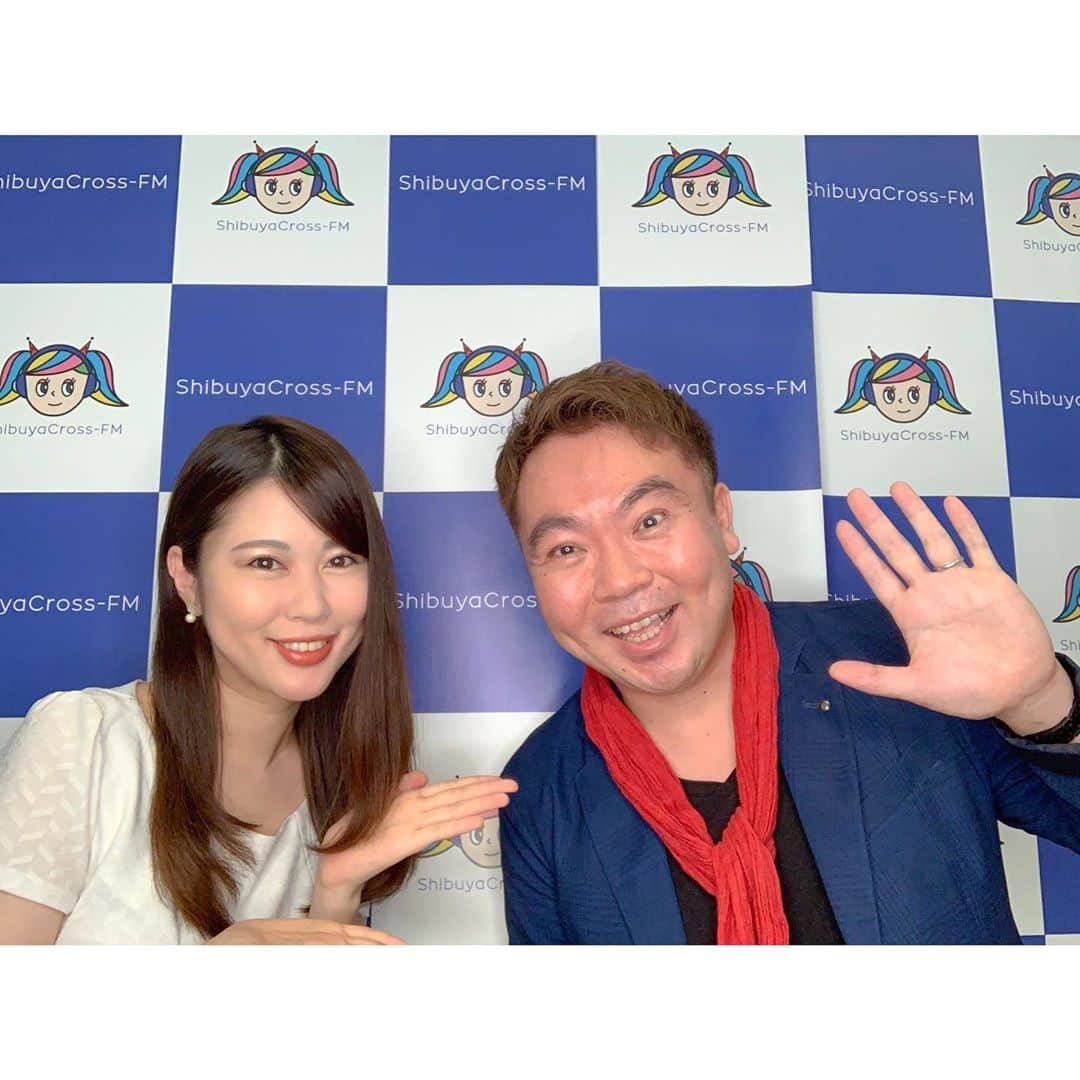 安蒜幸紀さんのインスタグラム写真 - (安蒜幸紀Instagram)「. . 🎙渋谷クロスFM「アイカギ」 . 先週のゲストは 芸人で恋愛マスターのくじらさん🐳 . 細かすぎるモノマネ選手権で見ていた時と がらっと雰囲気が変わられてびっくり😳 . 「結婚」をテーマにお話し頂きました👐 Amazon恋愛本ランキング1位を取られた くじらさんの著書も紹介しましたよ📚 . 明日も先週に引き続き くじらさんをゲストにお迎えします🙋‍♀️ お楽しみに～✨ . 衣装は @mimigrant_official  @fermatapress  いつも有難うございます♡ . #渋谷クロスFM#東京#渋谷#渋谷公園通り#スタジオ#生放送#生配信#ラジオ#ゲスト#芸人#恋愛マスター#モノマネ#くじら#細かすぎて伝わらないモノマネ選手権#恋愛#恋愛相談#結婚#本#フリーアナウンサー#アナウンサー#アナウンサーコーデ#コーディネート#mimigrant#ワンピース」8月10日 10時35分 - ambirusaki