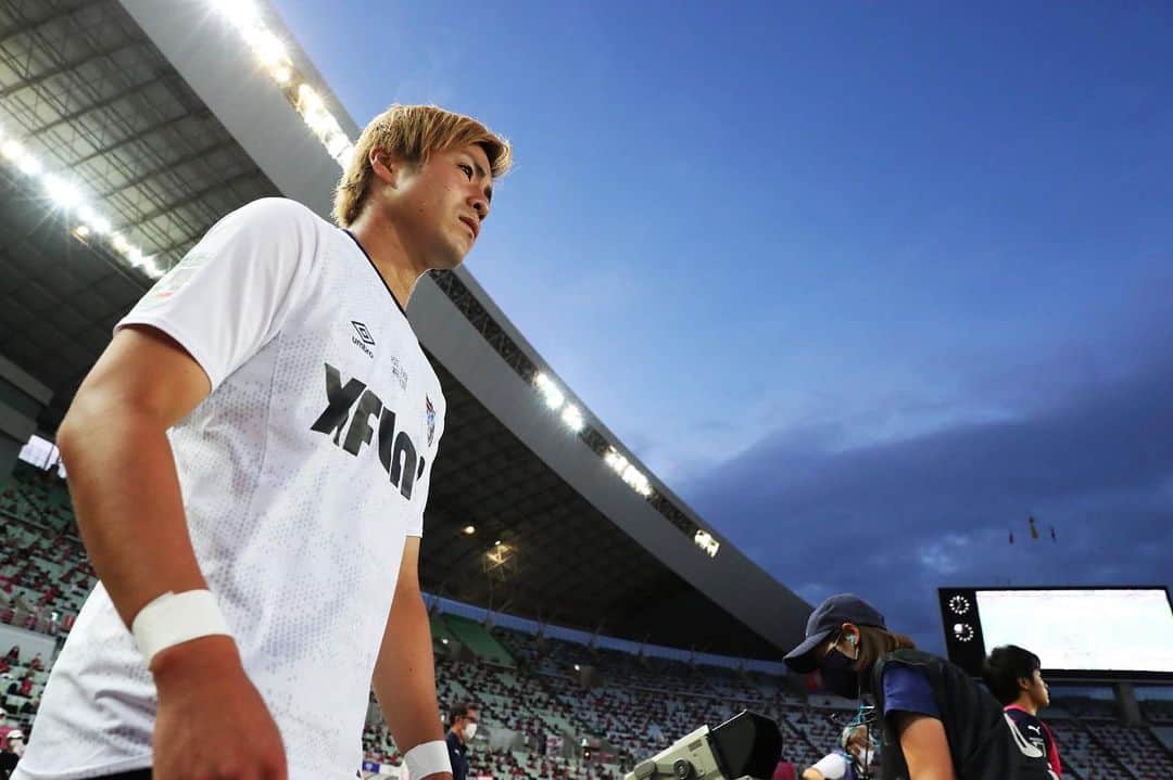小川諒也のインスタグラム：「セレッソ大阪戦応援ありがとうございました。 ちょっとずつだけど良くなってる。 次は勝ち点3を。 #fctokyo #小川諒也」