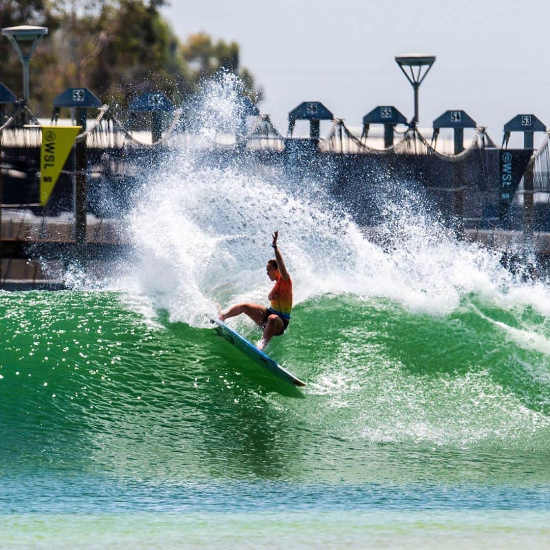 カリッサ・ムーアのインスタグラム：「Stoked to see everyone ripping and flaring it up in the pool this weekend #rumbleattheranch @wsl pic: @badboyryry_」
