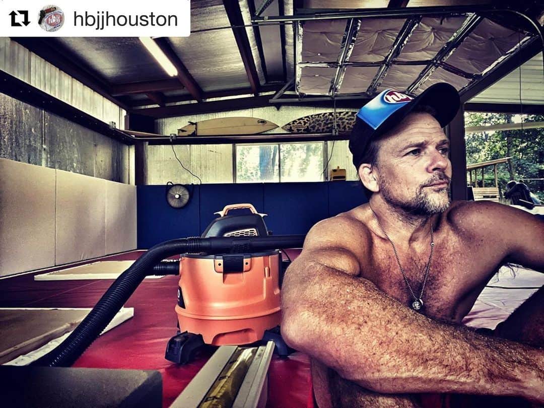 ショーン・パトリック・フラナリーのインスタグラム：「#Repost @hbjjhouston ・・・ I’m building a room... for building men. #BJJkids #TexasBJJ #TexasBJJkids #FlanderosaBJJ #FlanderosaBJJkids @spflanery」