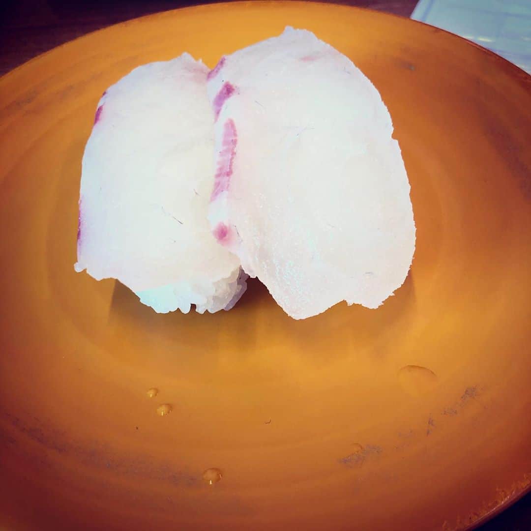 中村譲さんのインスタグラム写真 - (中村譲Instagram)「空いてたからまた行ってみた❣️ 鈍臭いのかなかなか取れなかった(笑) #スシロー #寿司  #マグロ  #回転寿司  #sushi」8月10日 11時34分 - joechan1515