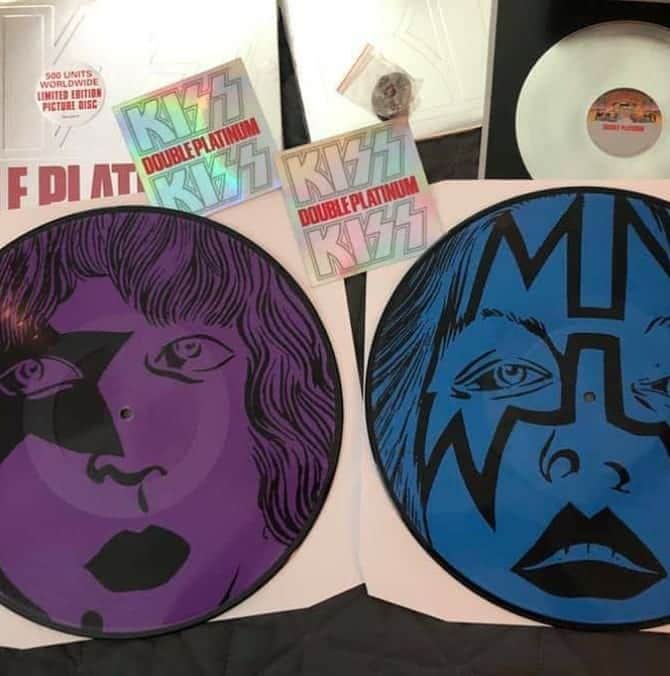 KISSさんのインスタグラム写真 - (KISSInstagram)「#CollectingKISS! Thanks to Andre Demoss for sharing his KISSONLINE exclusive new Double Platinum picture discs & collection.」8月10日 12時04分 - kissonline